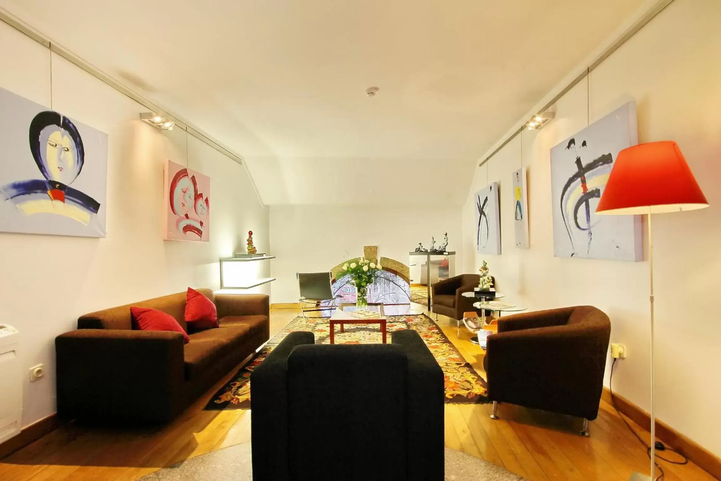 Communal lounge/ TV room, Seating Area in Hotel Mestre de Avis