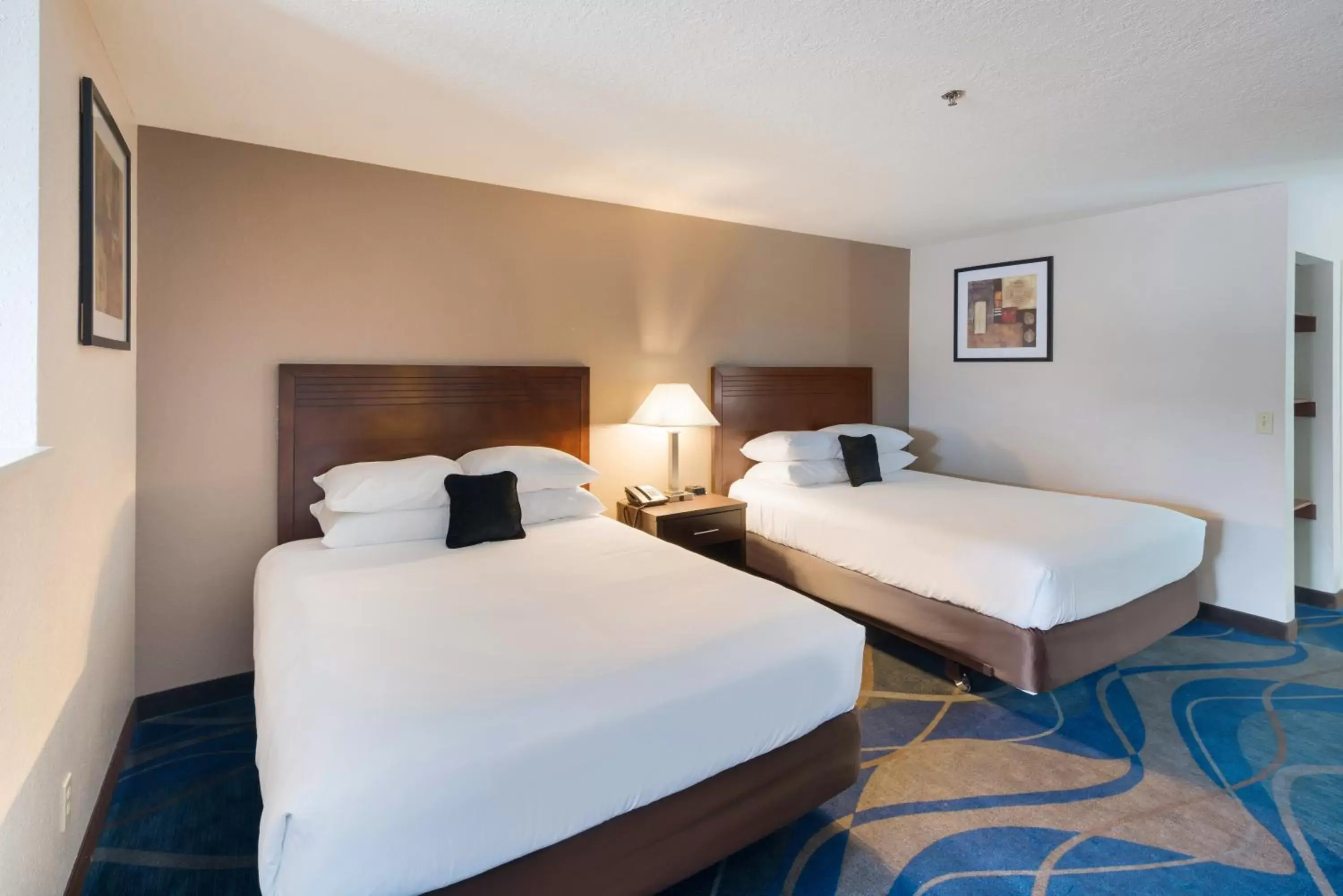 Bed in Red Lion Inn & Suites Kennewick Tri-Cities