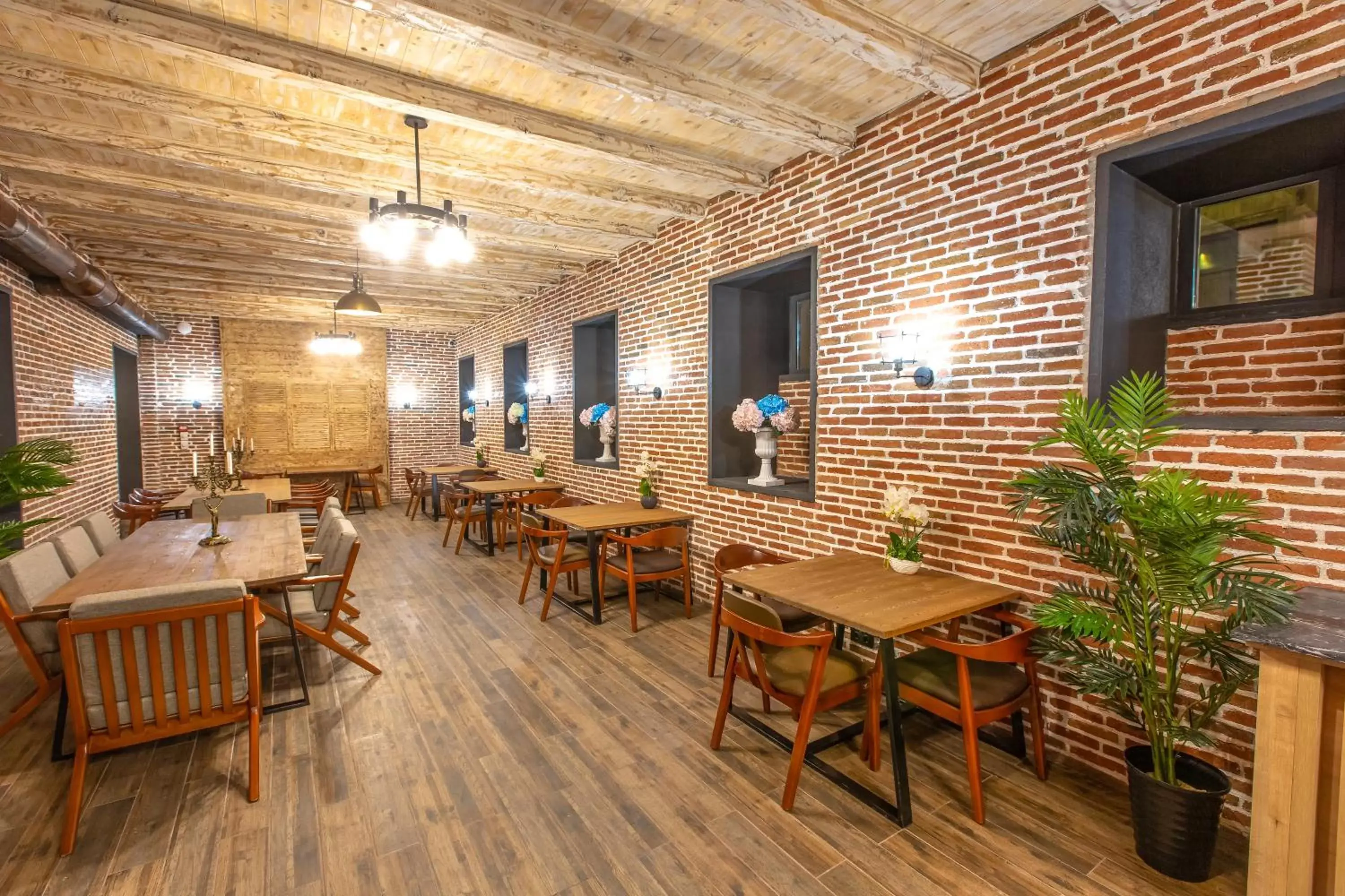 Restaurant/places to eat in Royal Inn Restaurant/places to eat in Royal Inn