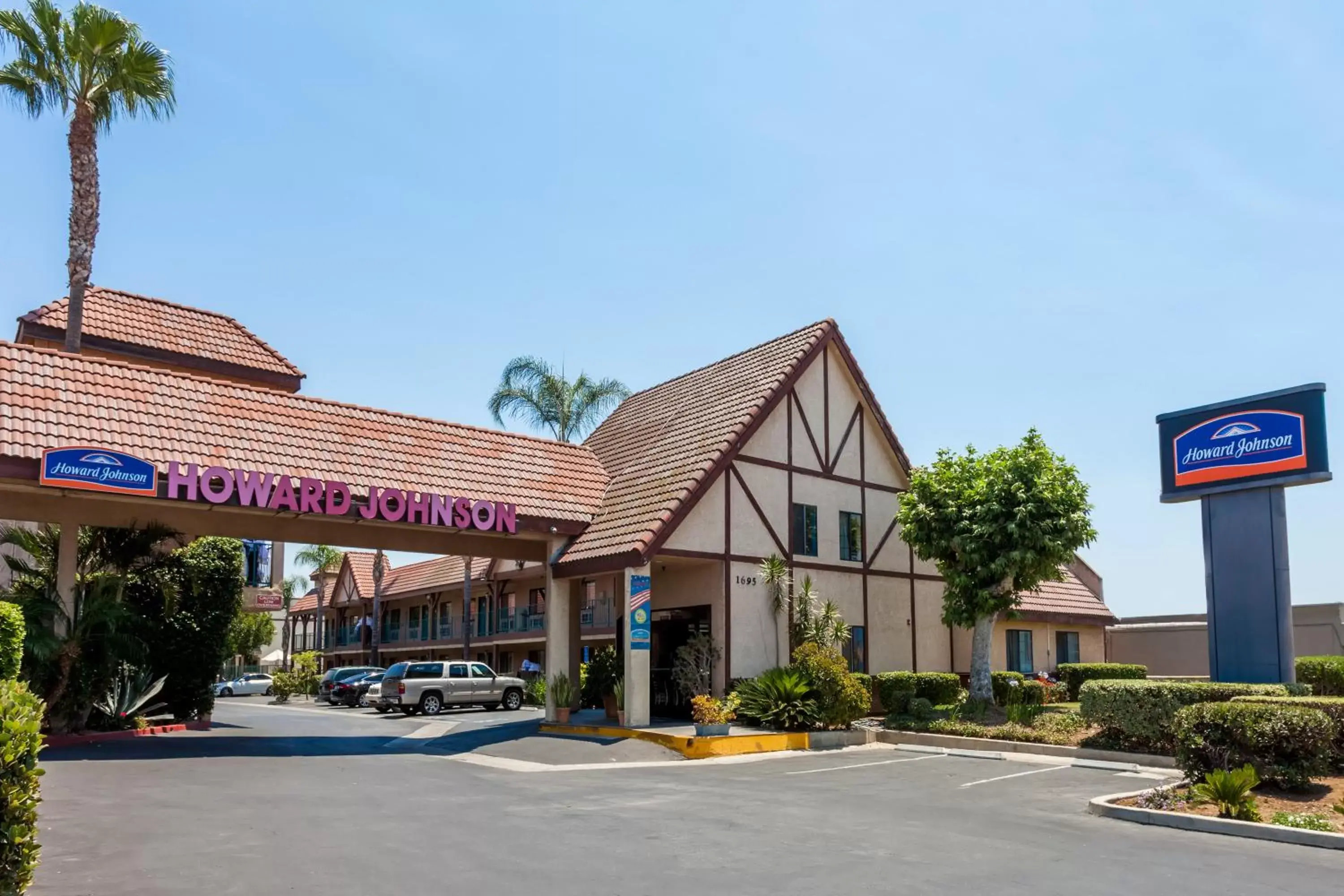 Street view, Property Building in Howard Johnson by Wyndham Norco