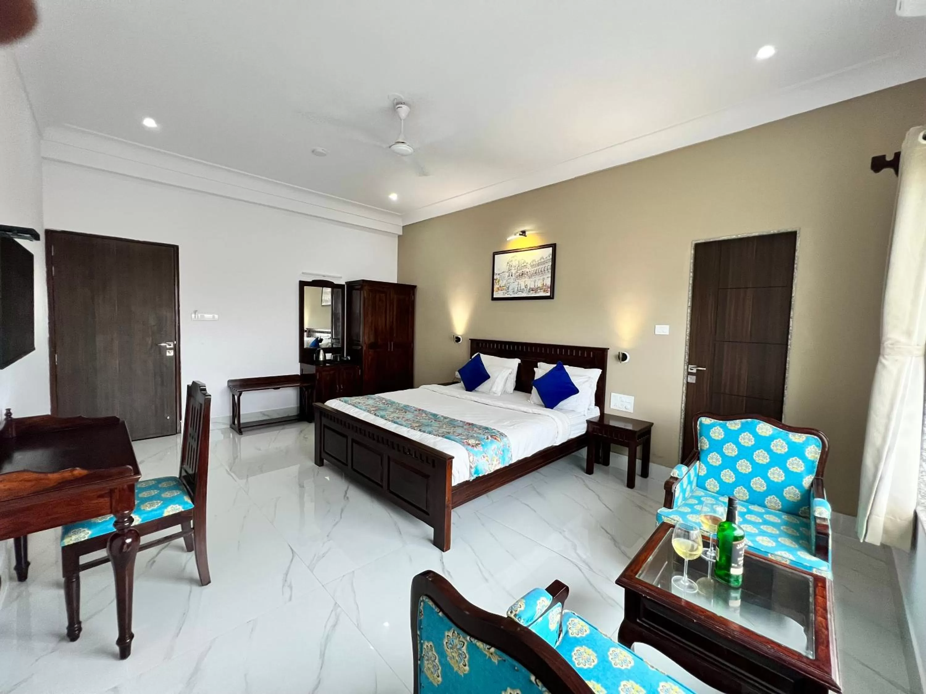 Bed in Revaas Lake View Boutique Hotel