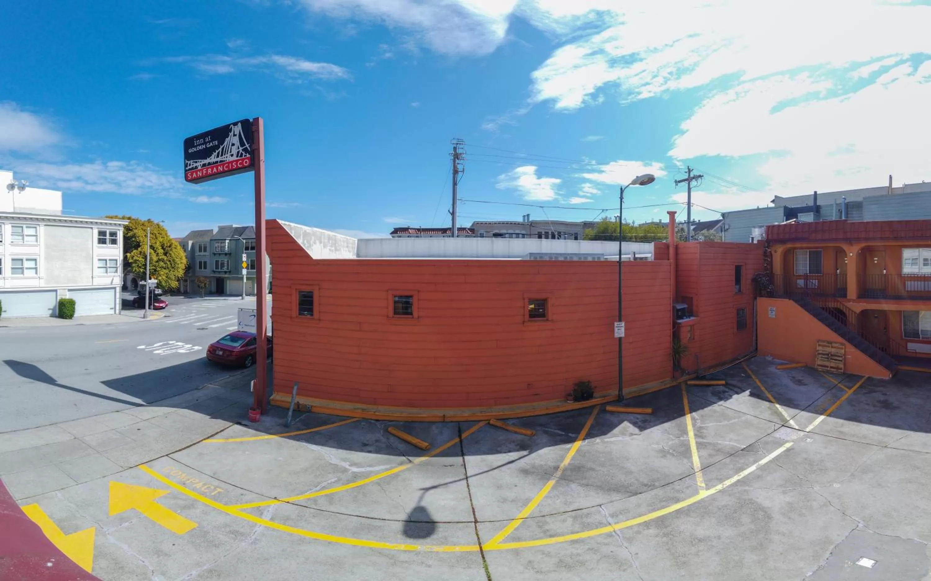 Facade/entrance in Inn at Golden Gate