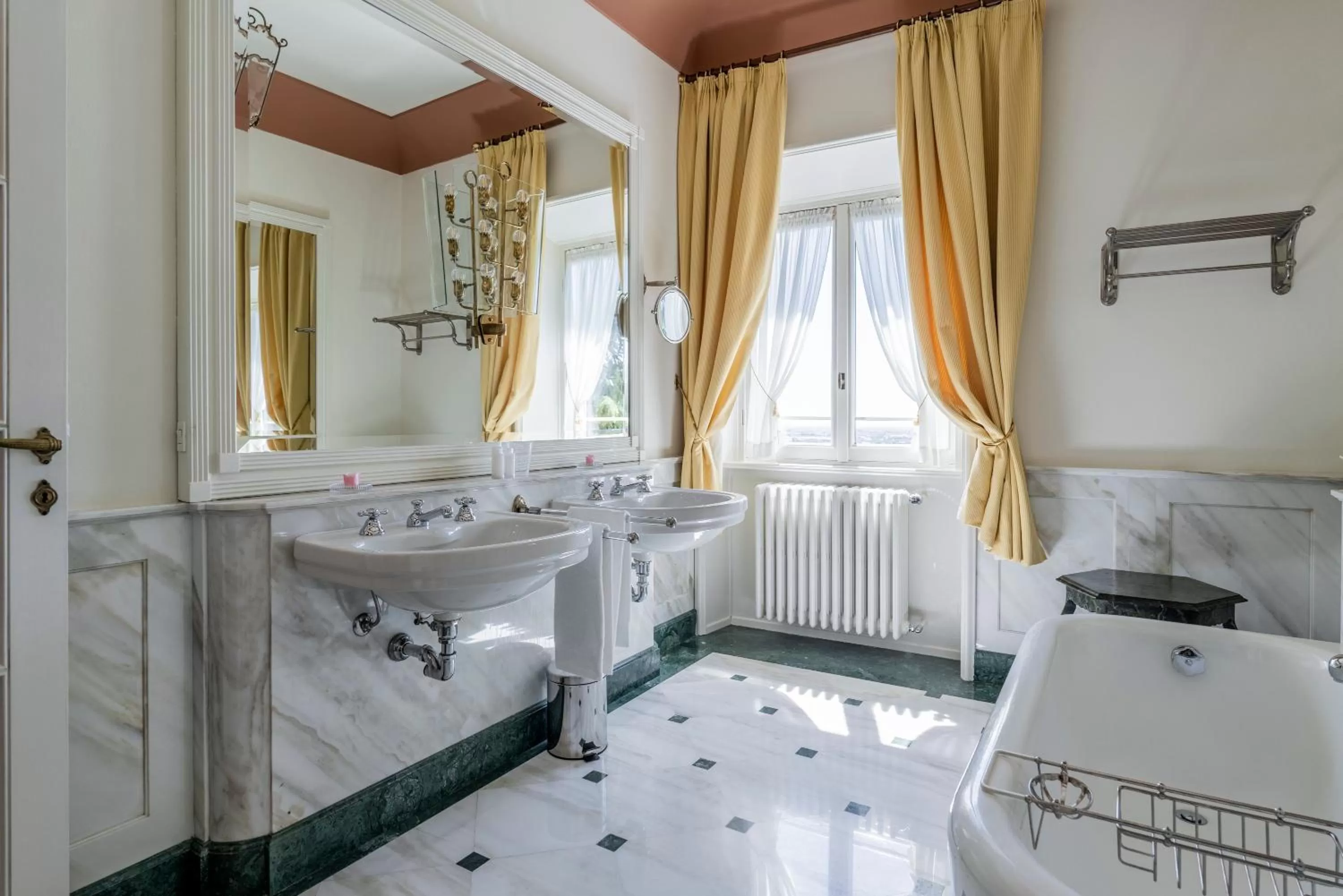 Bathroom, Bed in FORESTERIA di PALAZZO RADICI