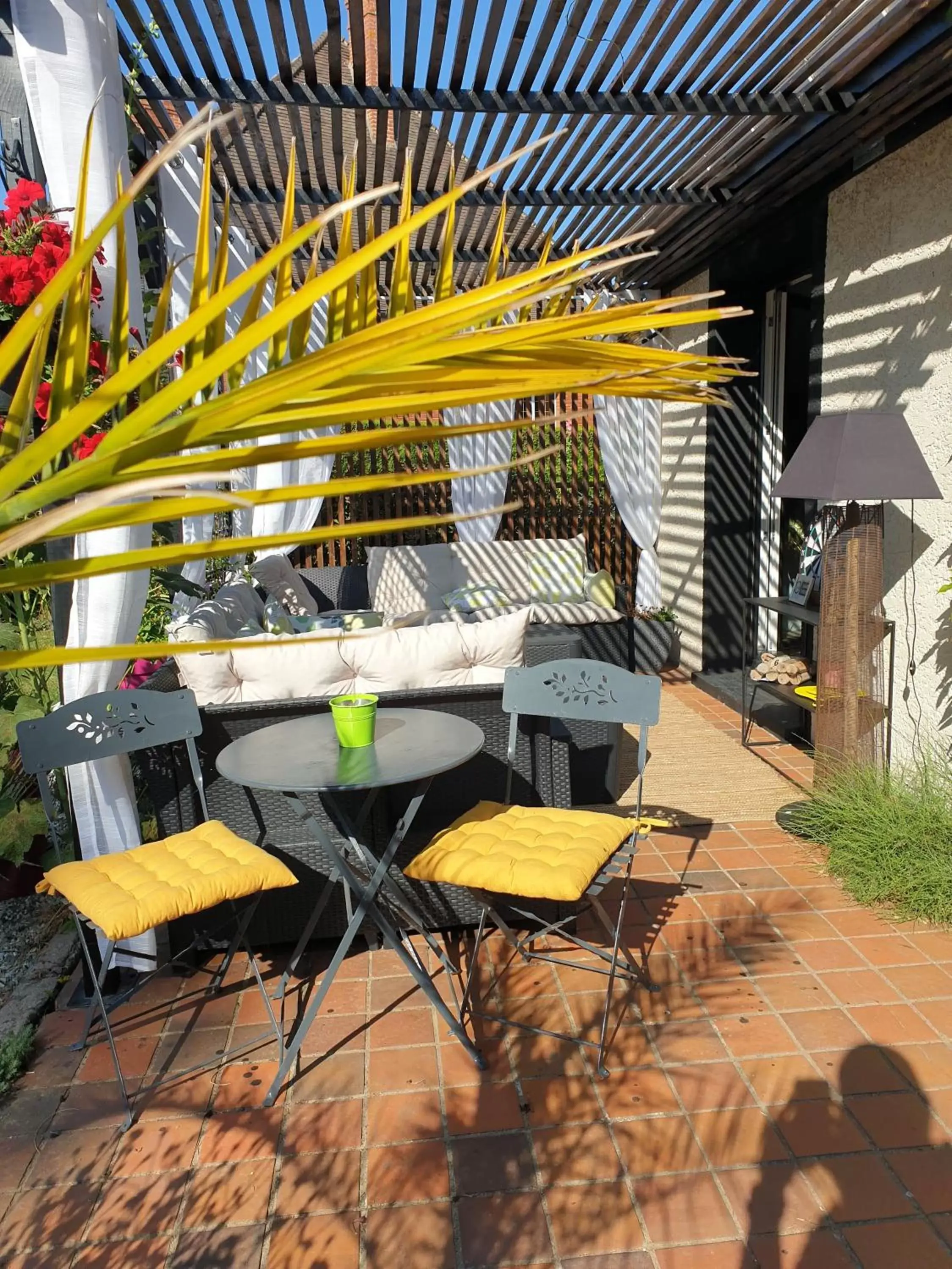 Balcony/Terrace, Restaurant/Places to Eat in Les Epinettes chambres d'hôtes