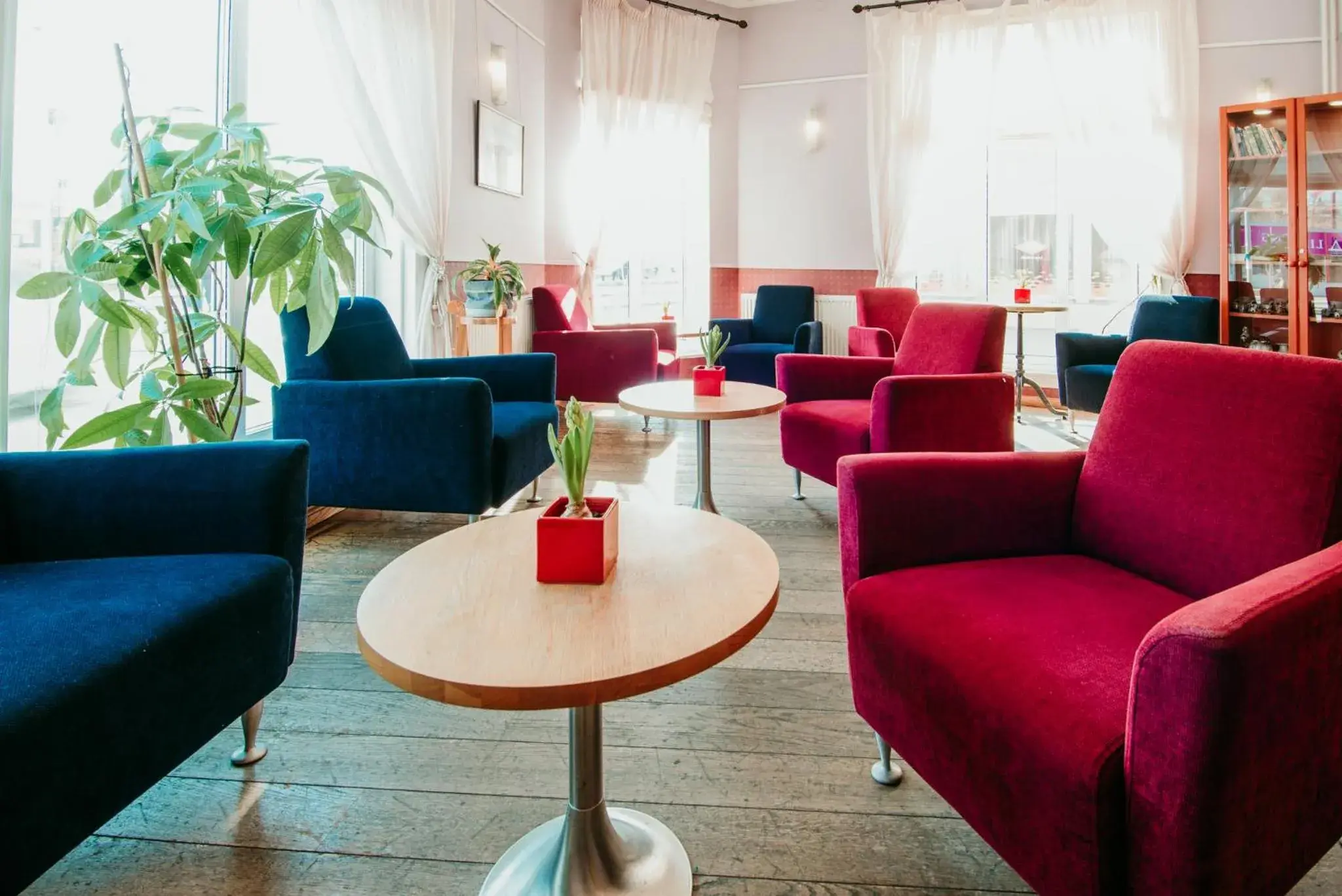 Library, Seating Area in Economy Hotel