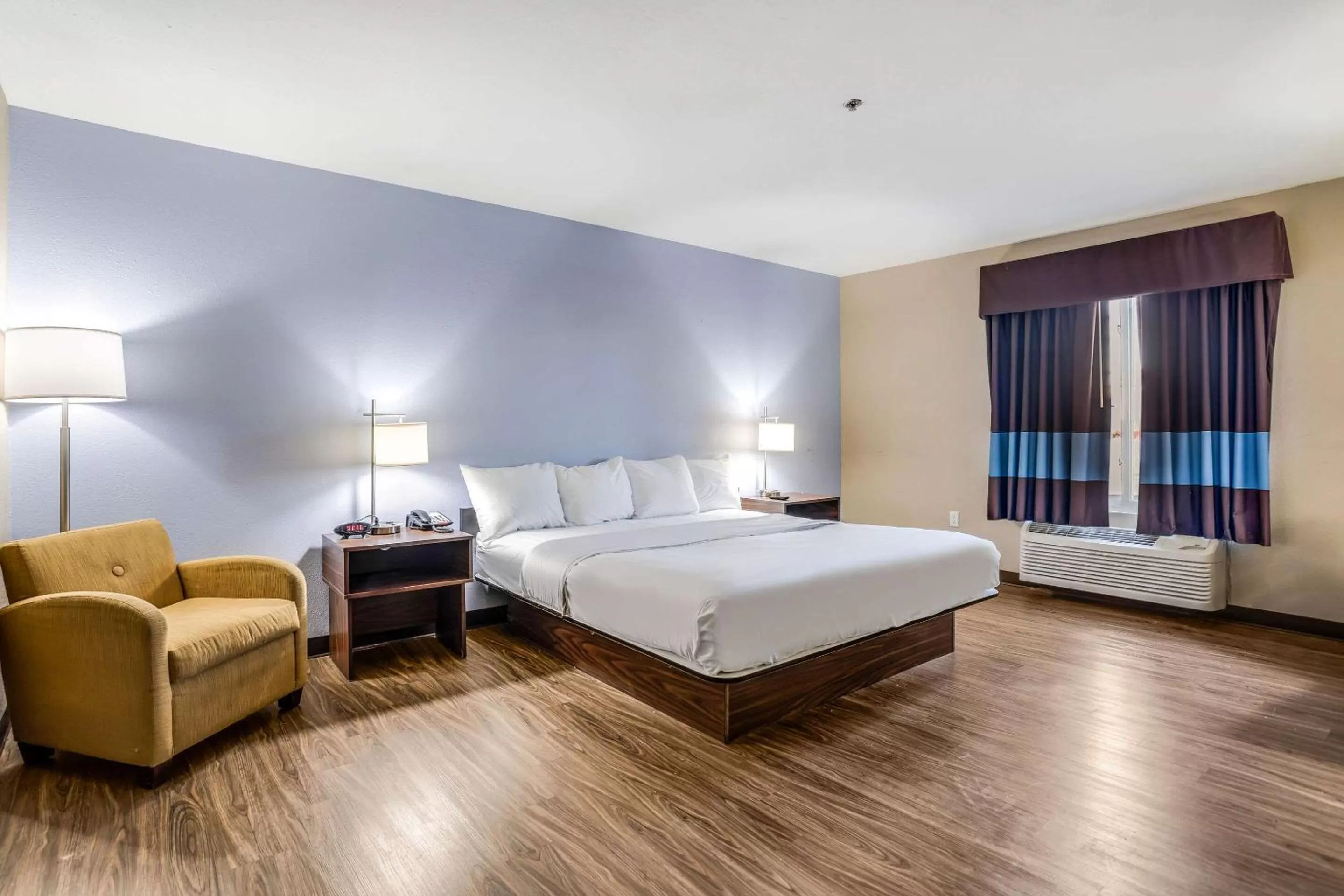 Photo of the whole room, Bed in Quality Inn Calvert City - Paducah East