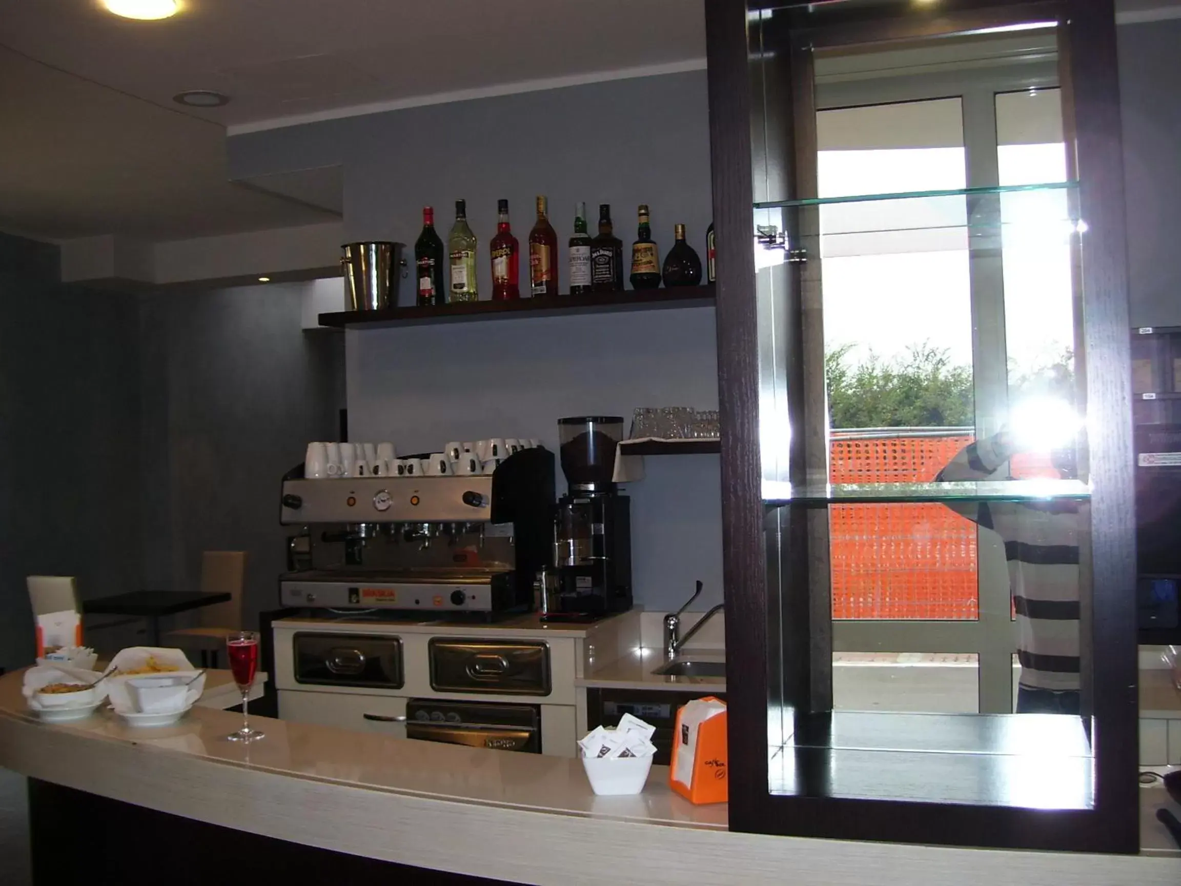 Lounge or bar, Kitchen/Kitchenette in Hotel Motel Galaxy Reggio Emilia
