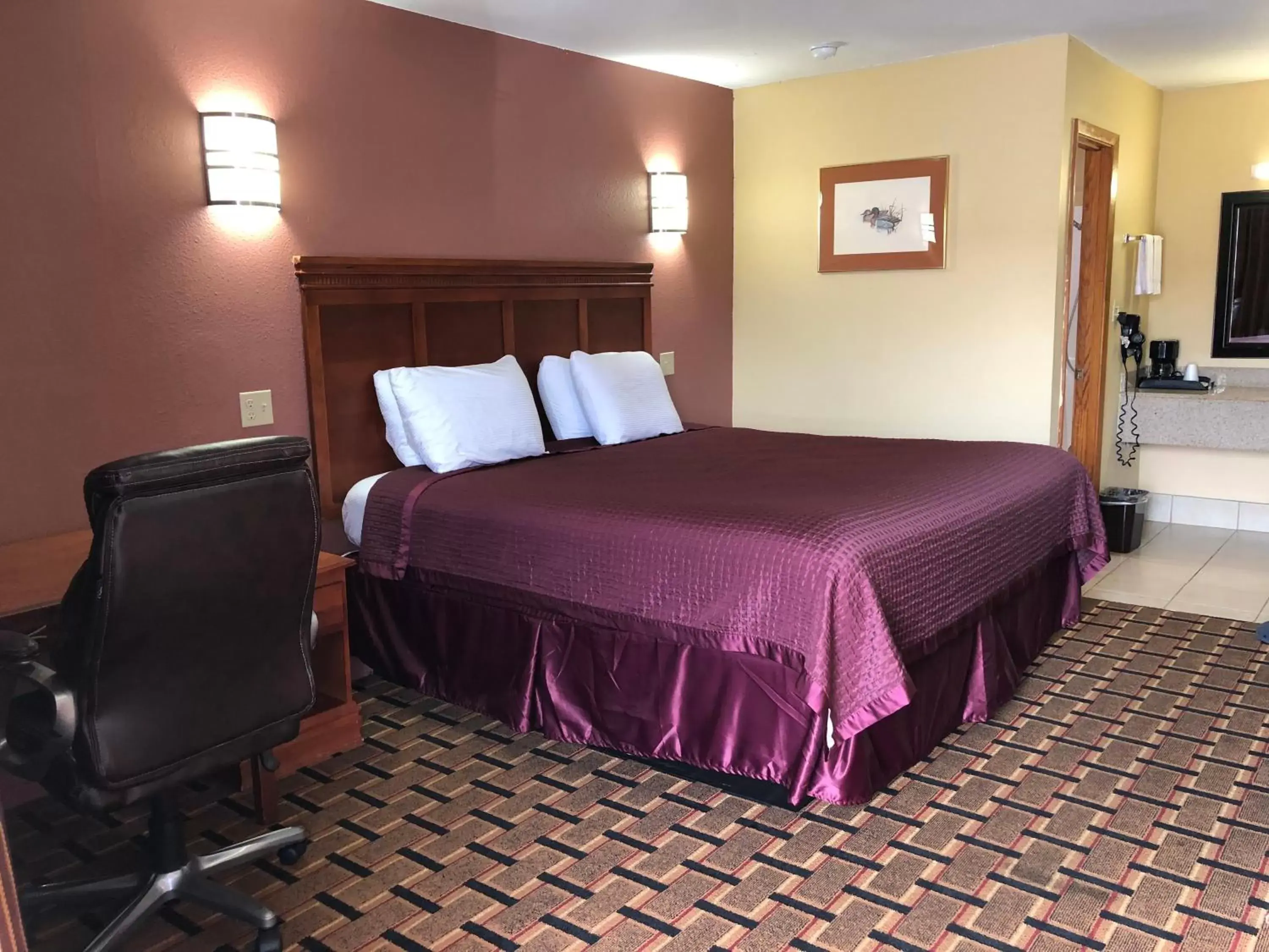Bed in Americas Best Value Inn-Indianola