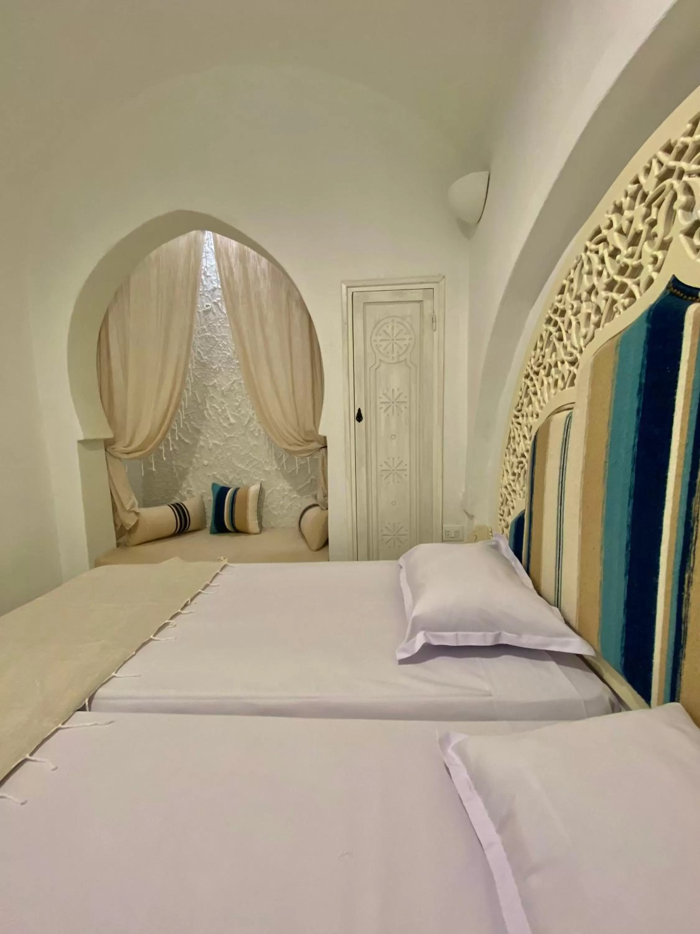 Bed in Djerba Authentique