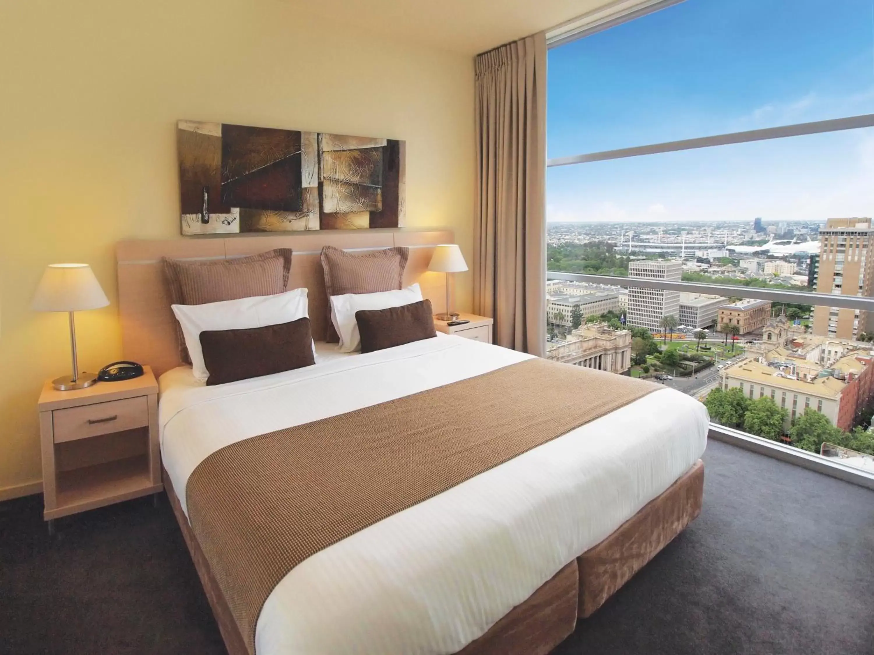Bed in Oaks Melbourne on Lonsdale Suites