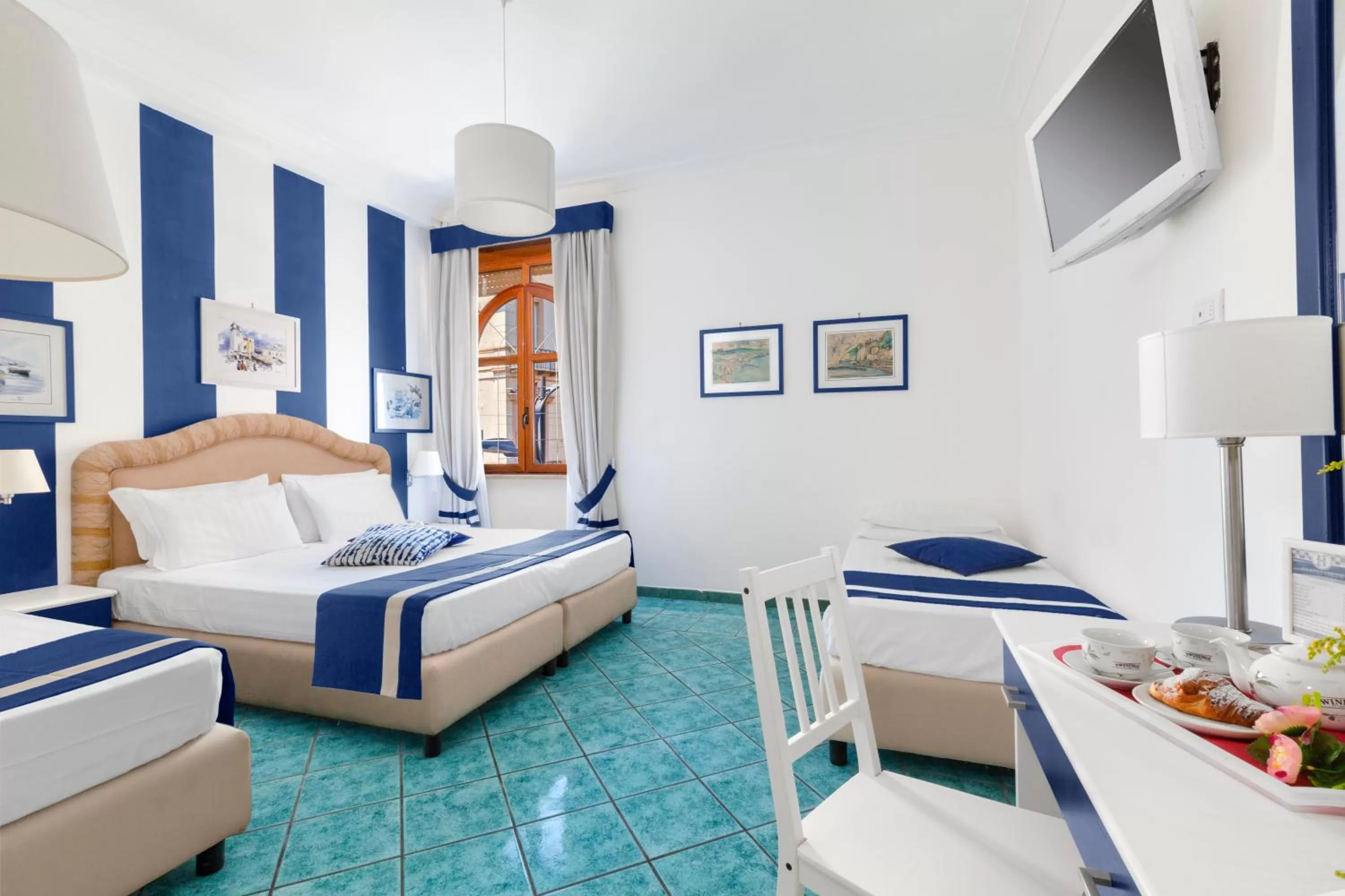 TV and multimedia, Bed in Hotel Herculaneum