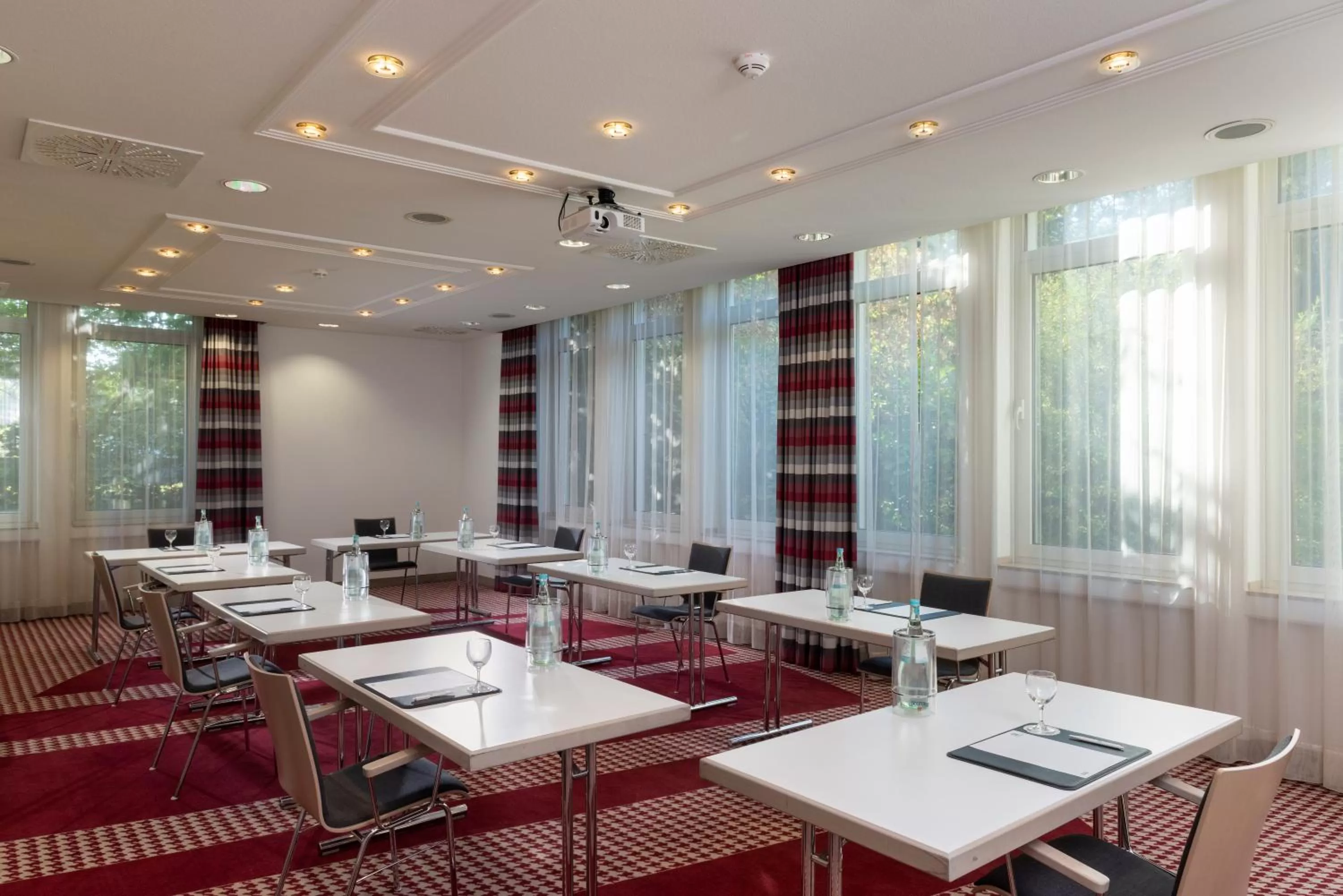 Meeting/conference room in Holiday Inn Frankfurt Airport - Neu-Isenburg by IHG