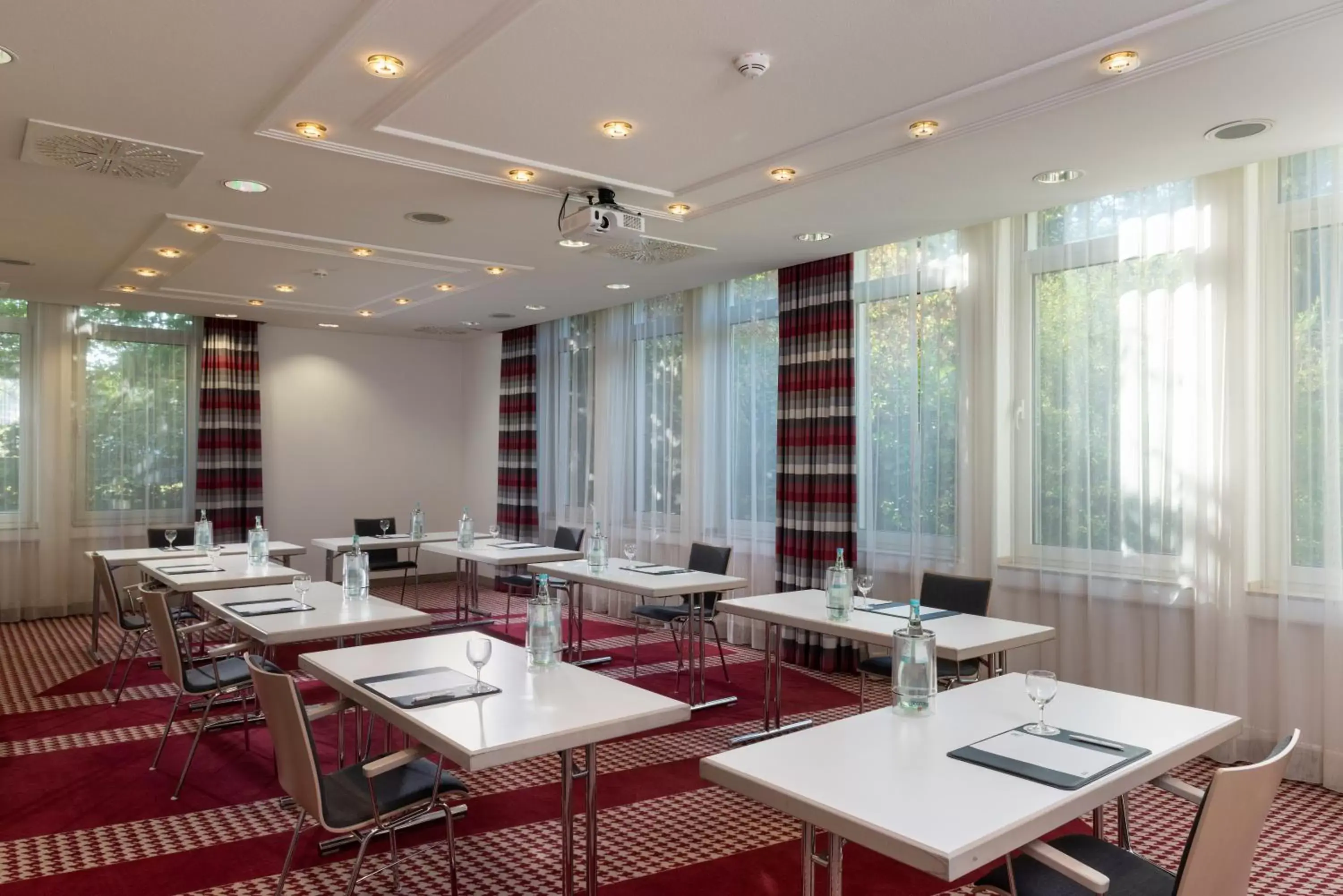 Meeting/conference room in Holiday Inn Frankfurt Airport - Neu-Isenburg, an IHG Hotel