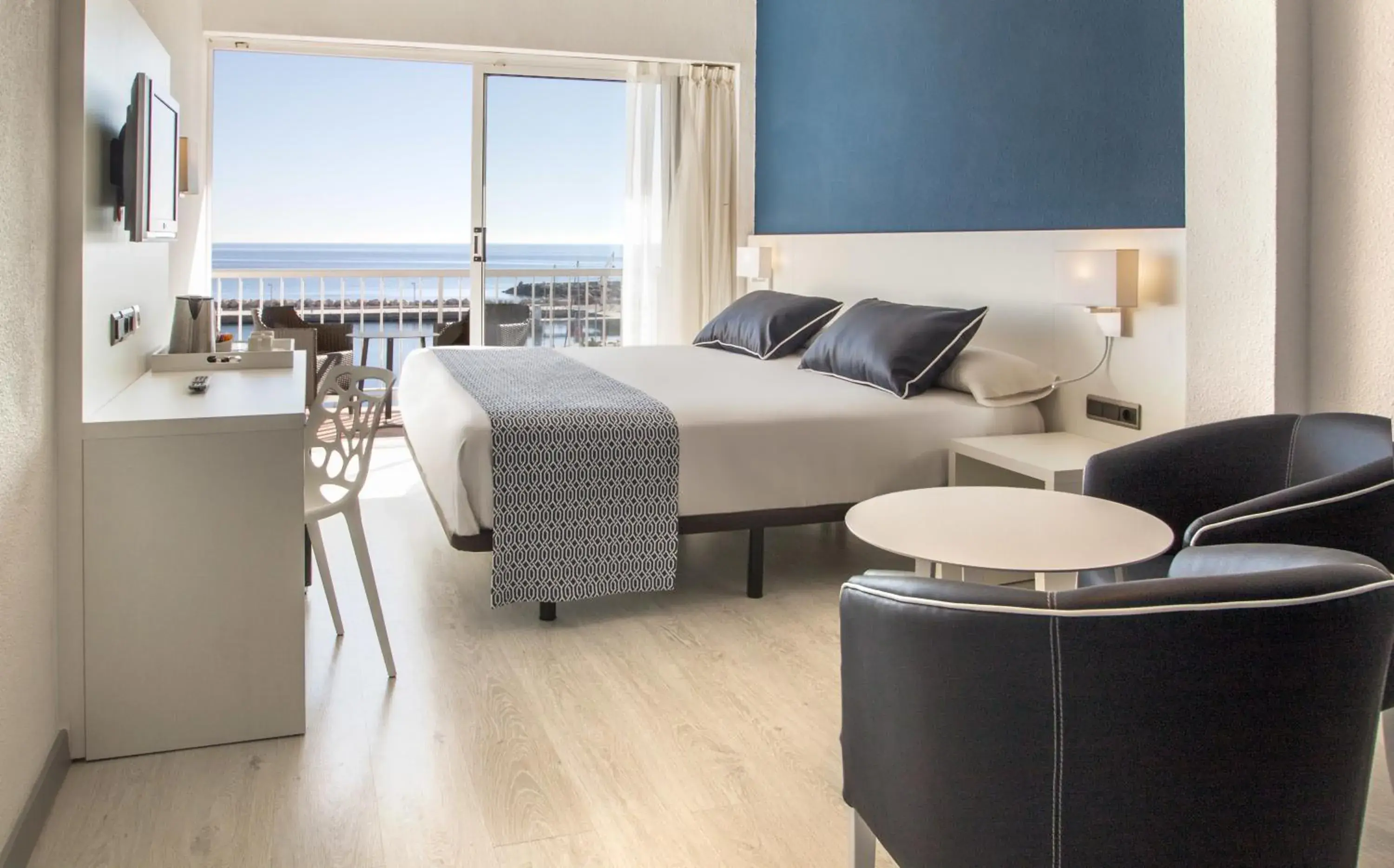 Superior Double Room with Sea View - single occupancy in Catalonia del Mar - Adults Only