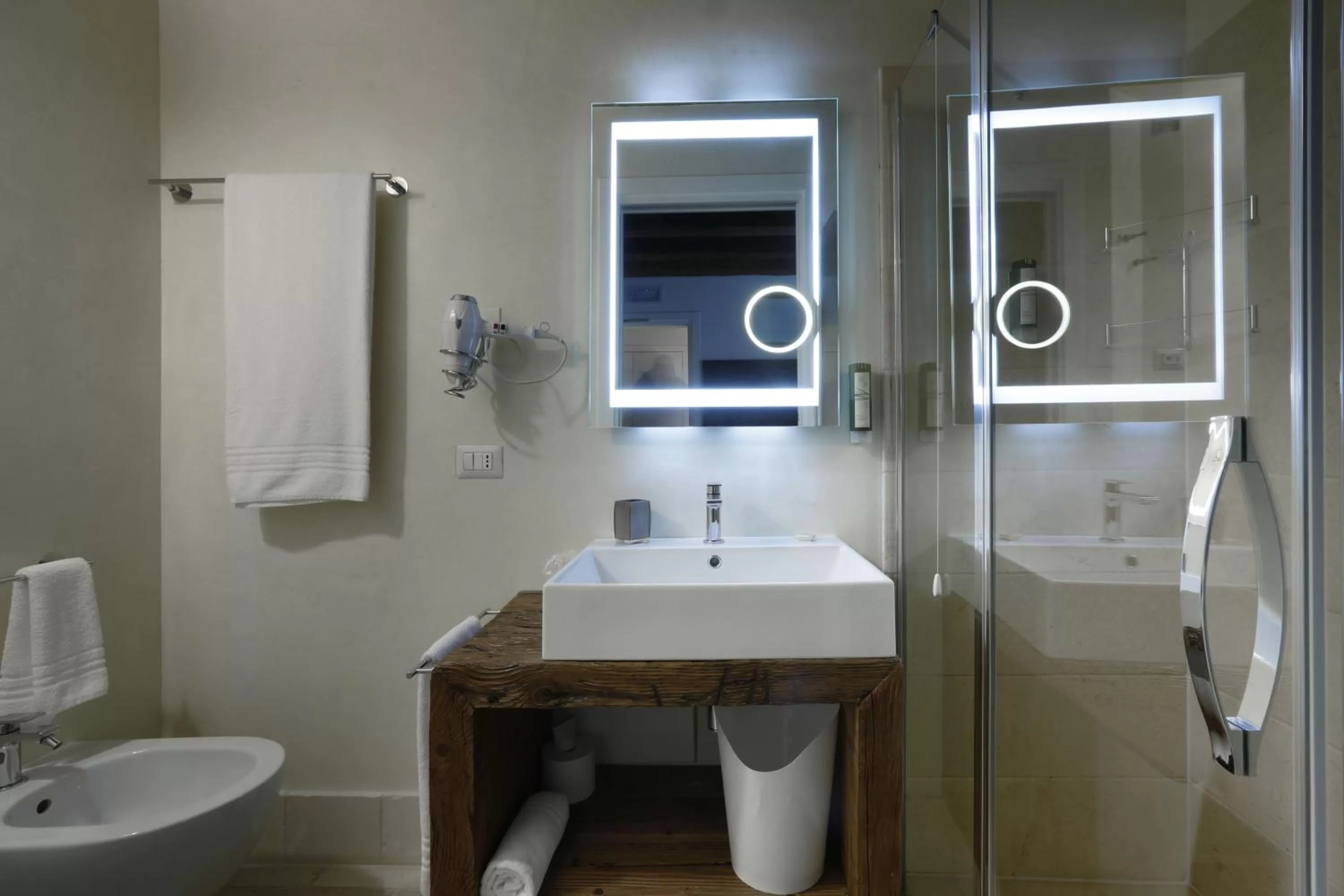 Shower in Hotel Antica Abbazia