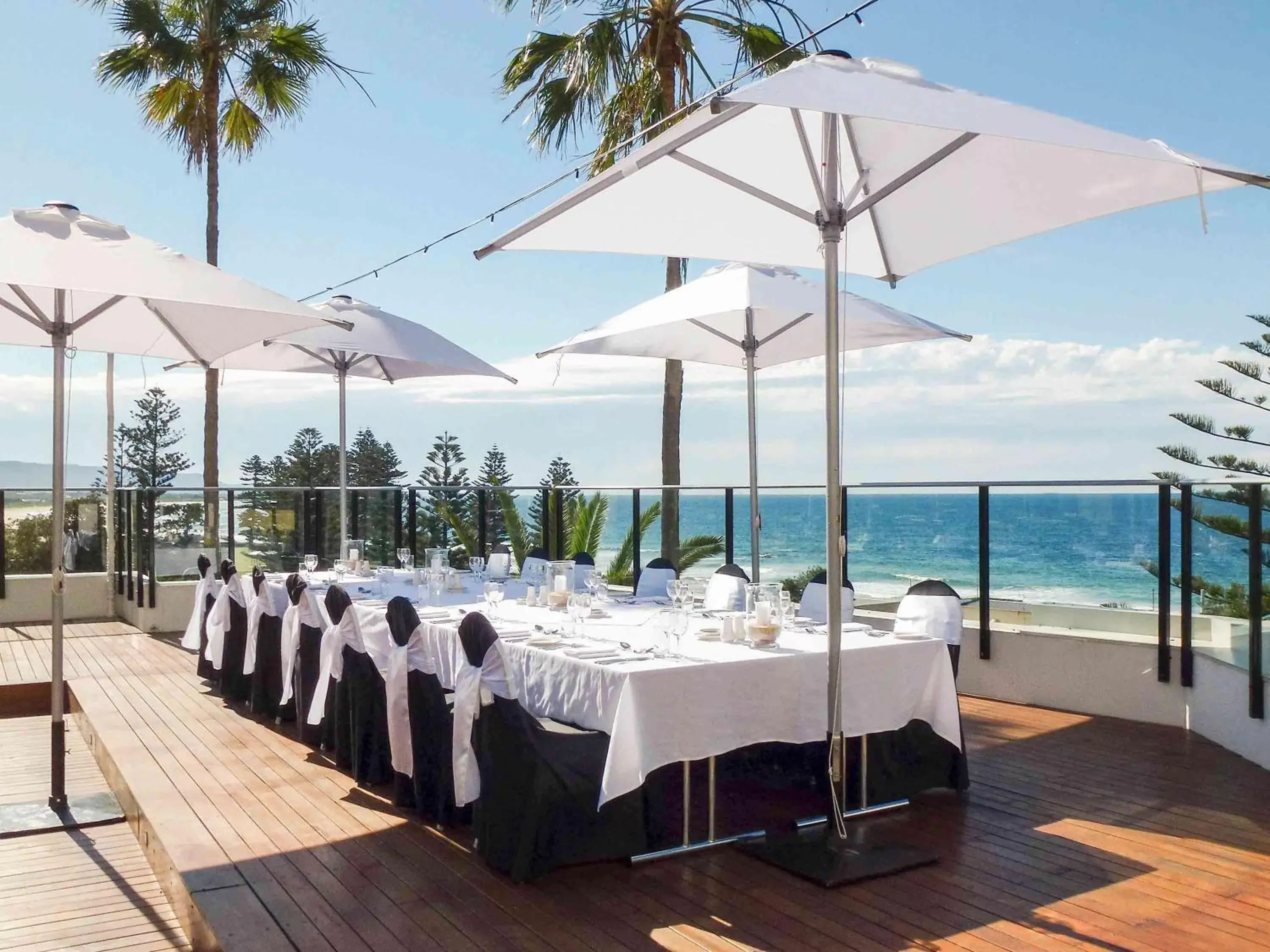 On site, Restaurant/Places to Eat in Novotel Wollongong Northbeach