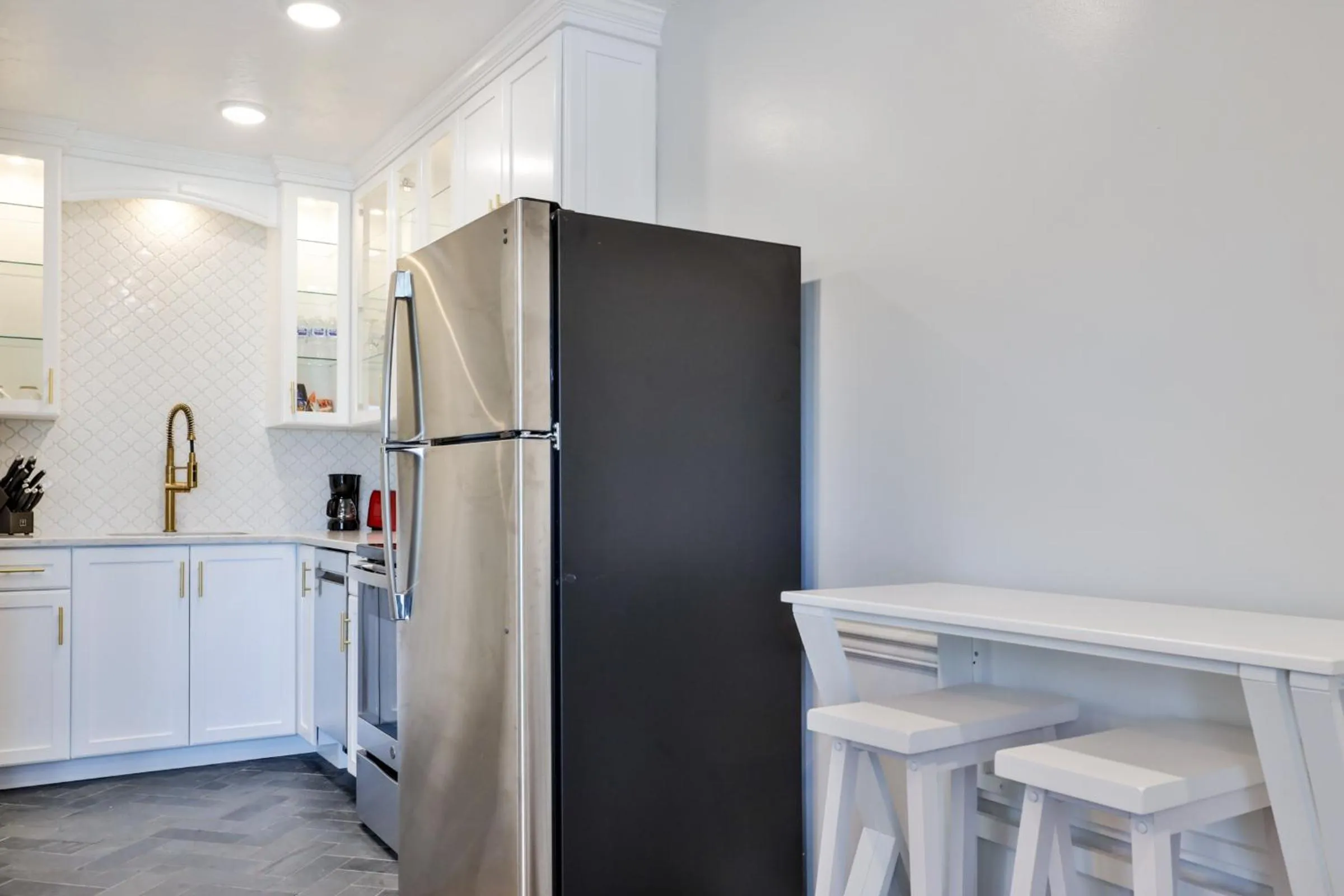 Kitchen or kitchenette in Coastal Waters