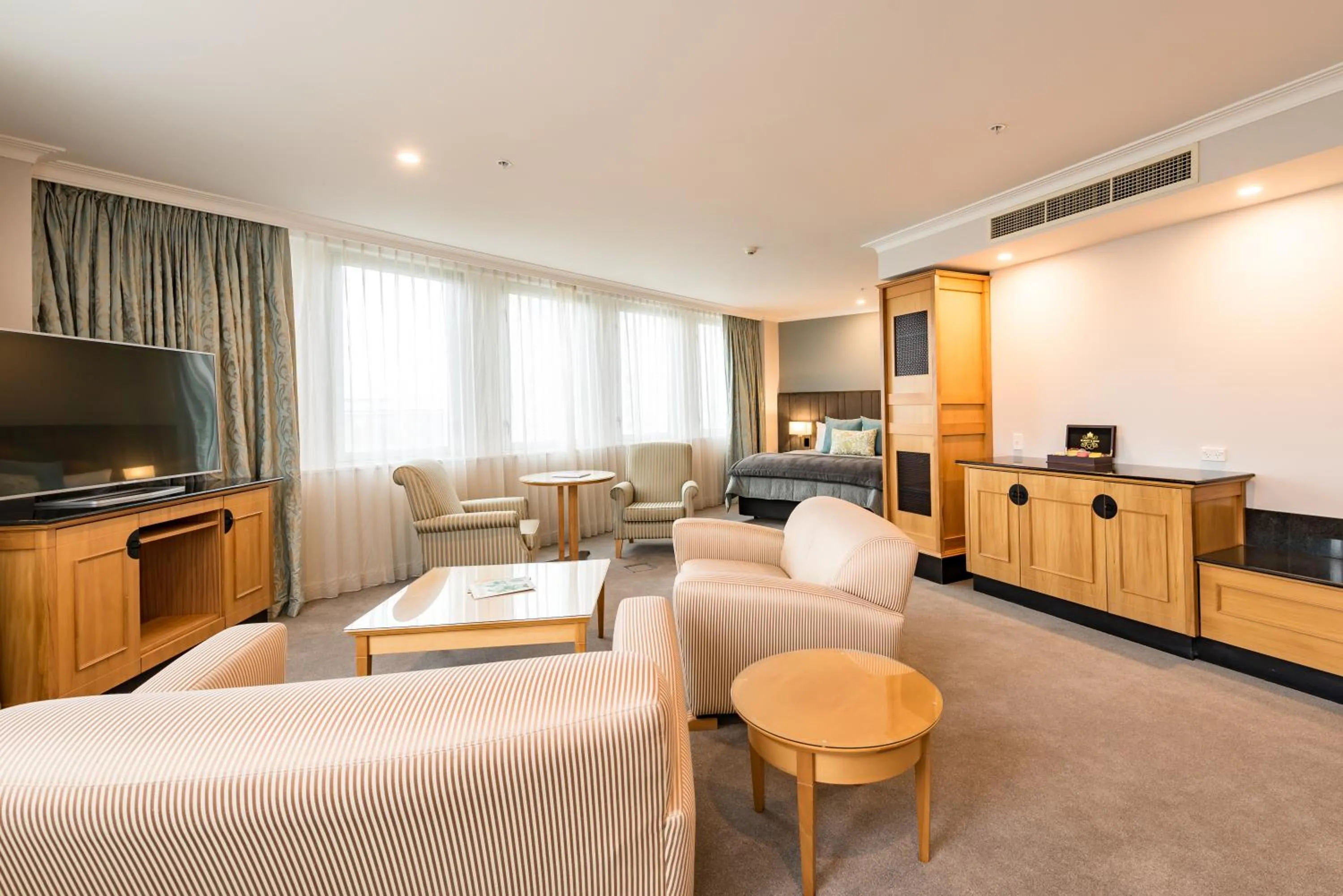 Photo of the whole room in Distinction Christchurch Hotel