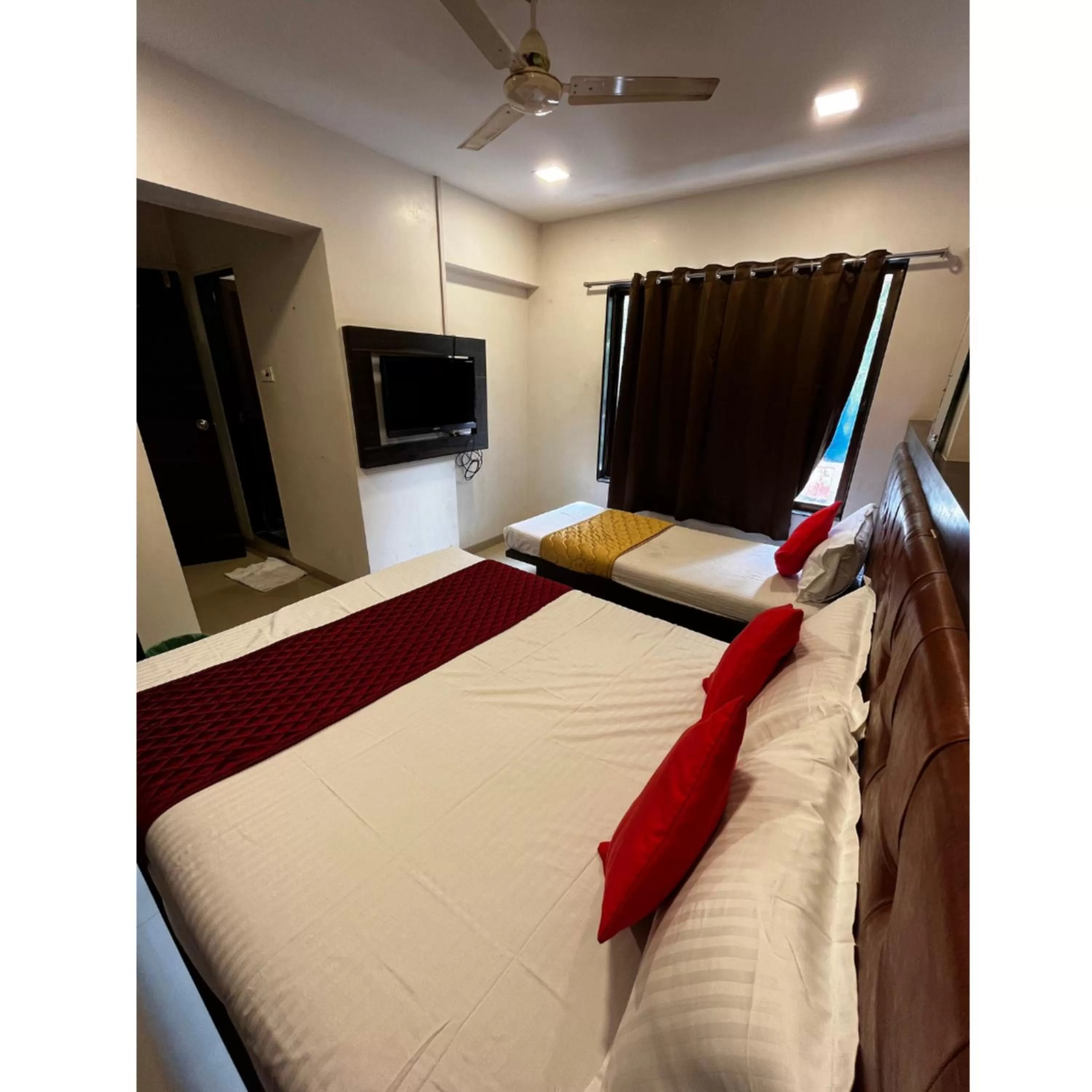 Bed in Hotel Borivali Executive - Near Borivali Railway Station