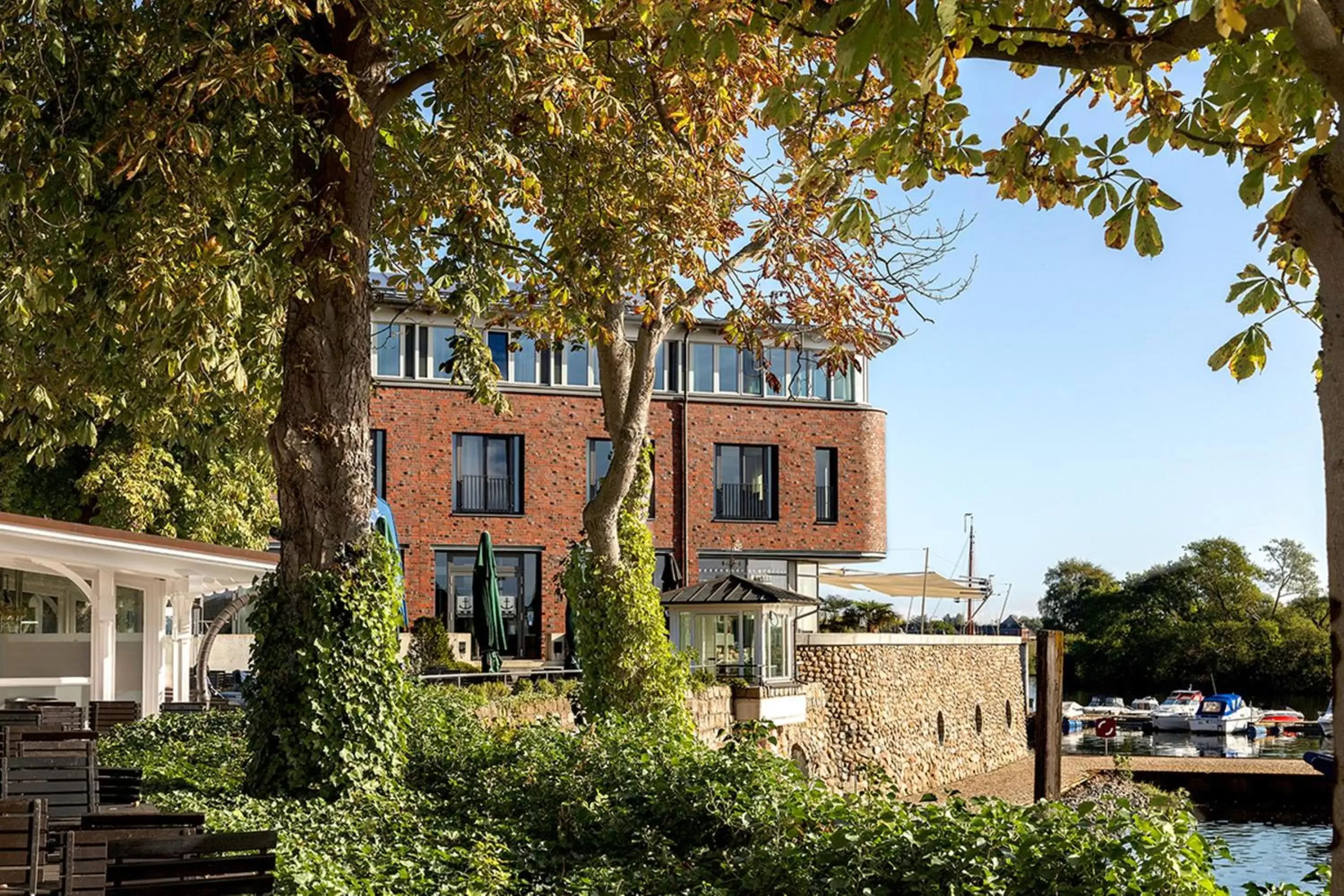 Property Building in Zollenspieker Fährhaus