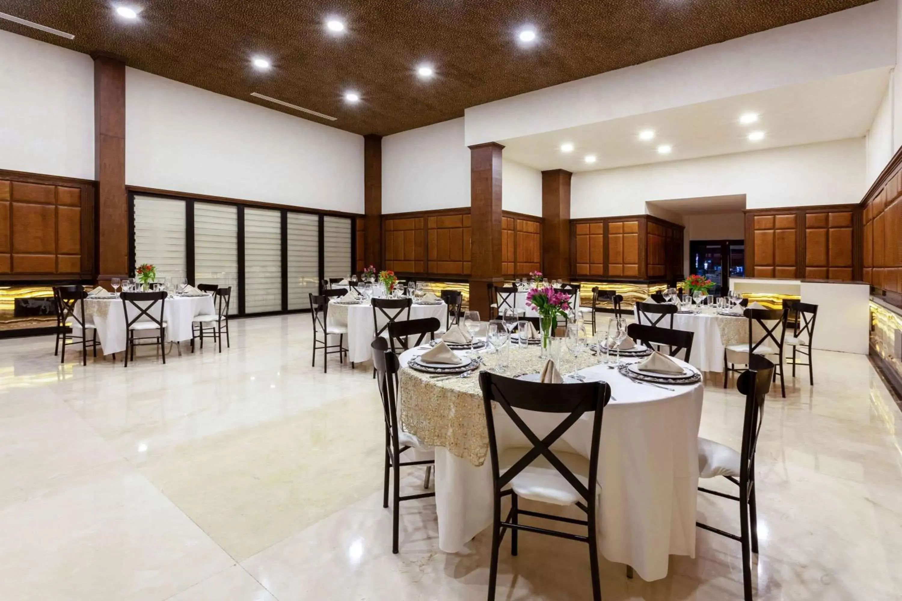 Banquet/Function facilities, Restaurant/Places to Eat in Wyndham Torreon