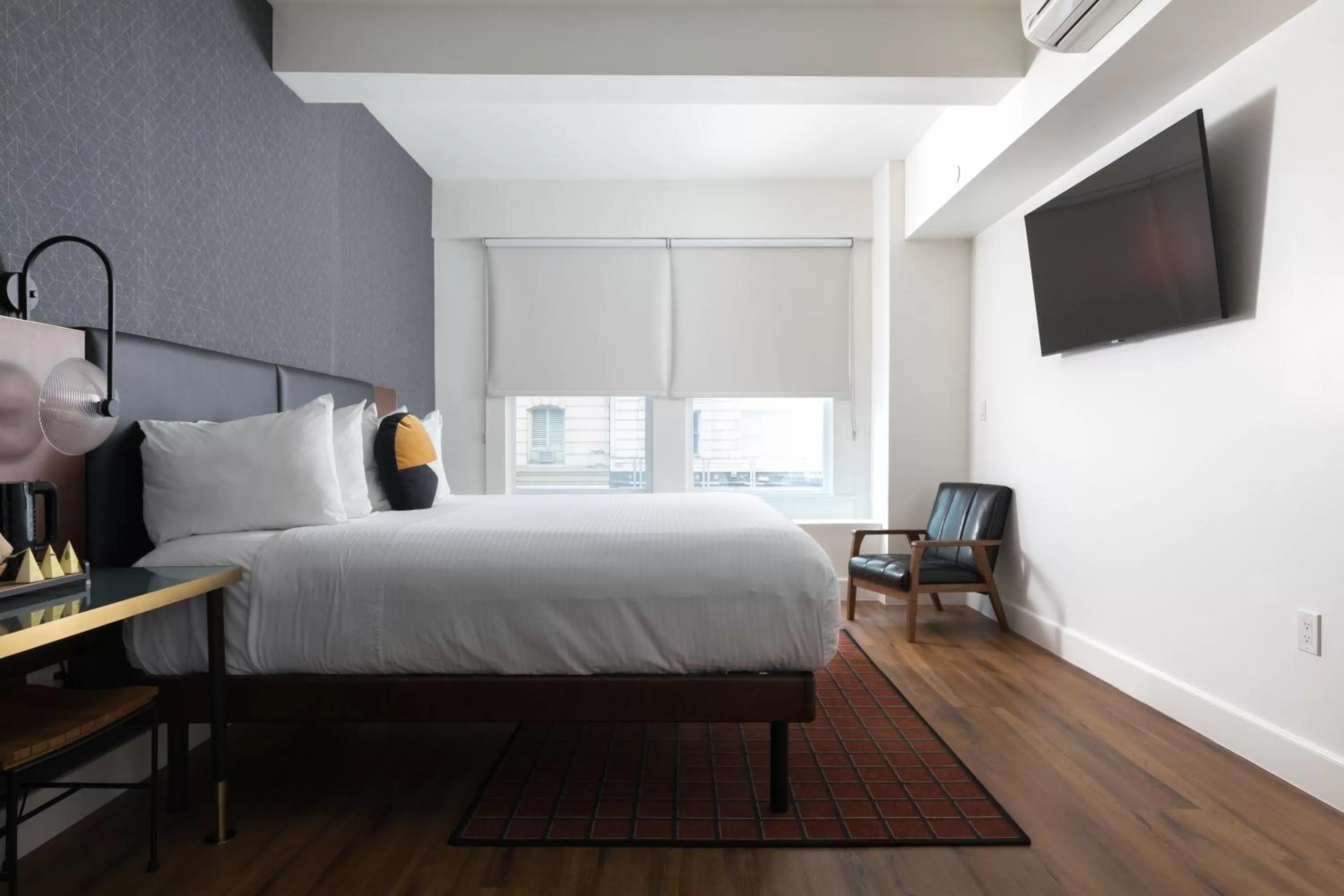 Bedroom, Bed in Hotel Stratford San Francisco - Handwritten Collection