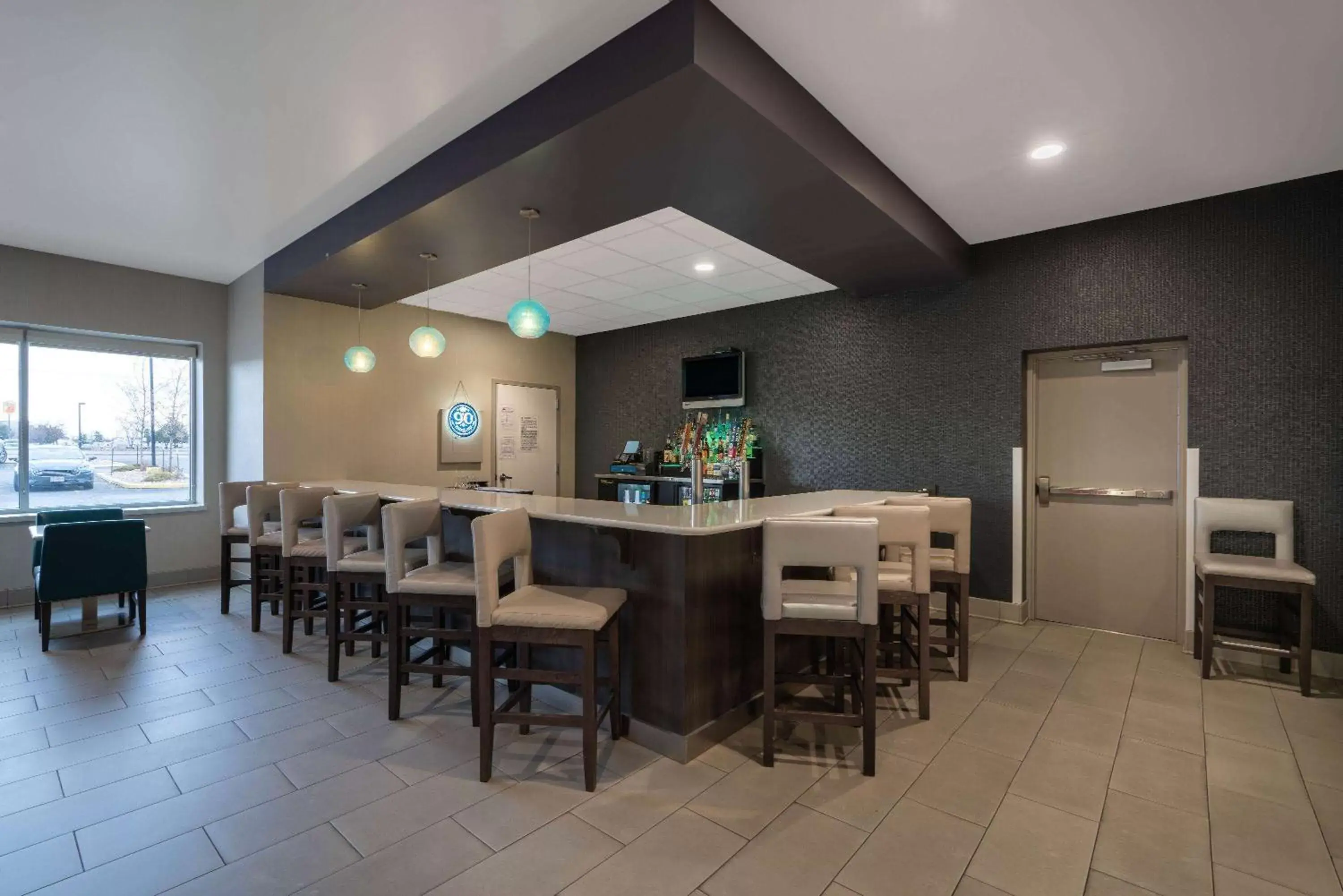 Lounge or bar, Restaurant/Places to Eat in La Quinta Inn & Suites by Wyndham Fort Collins, Colorado