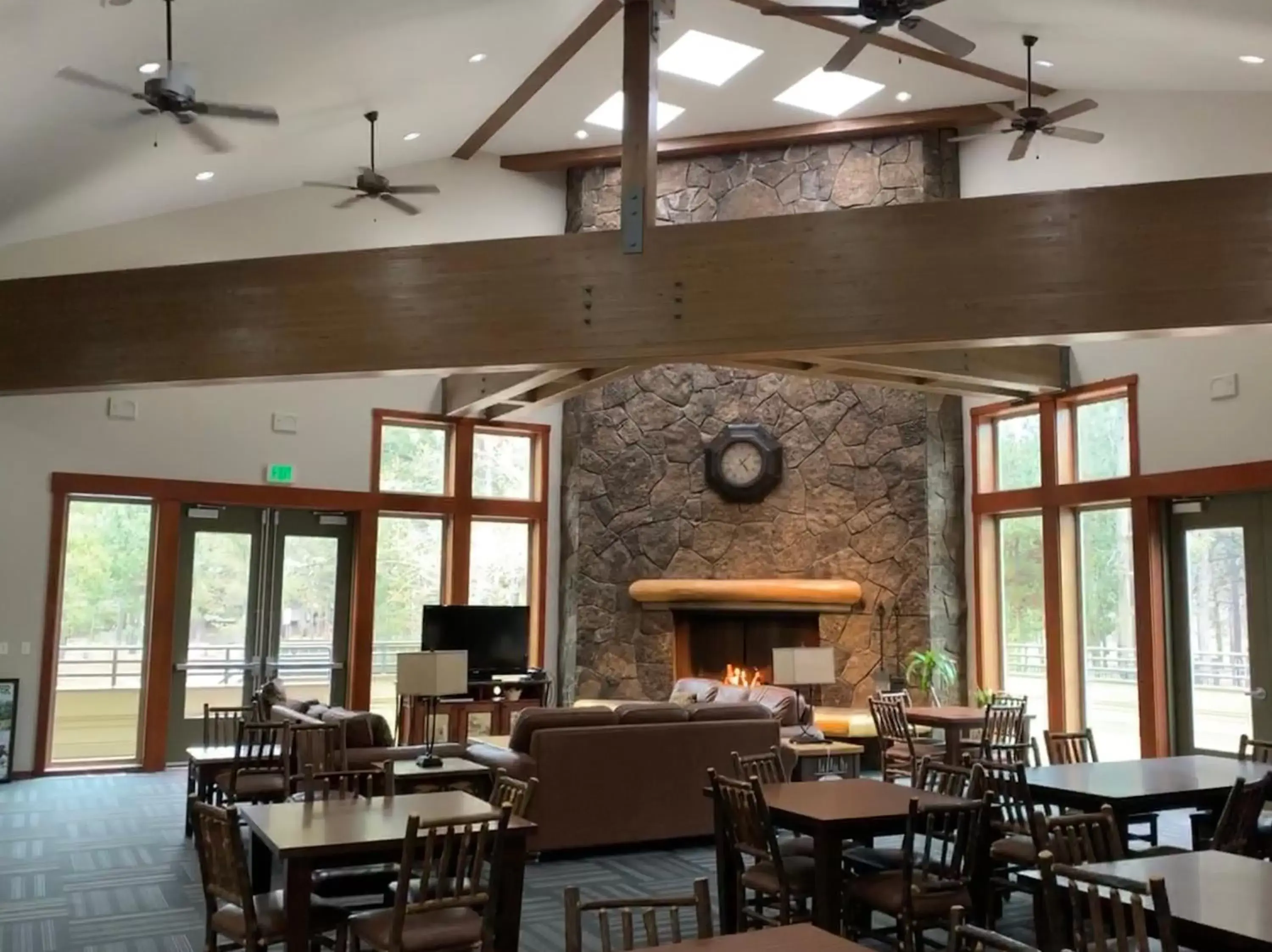 Communal lounge/ TV room, Restaurant/Places to Eat in The Pines at Sunriver