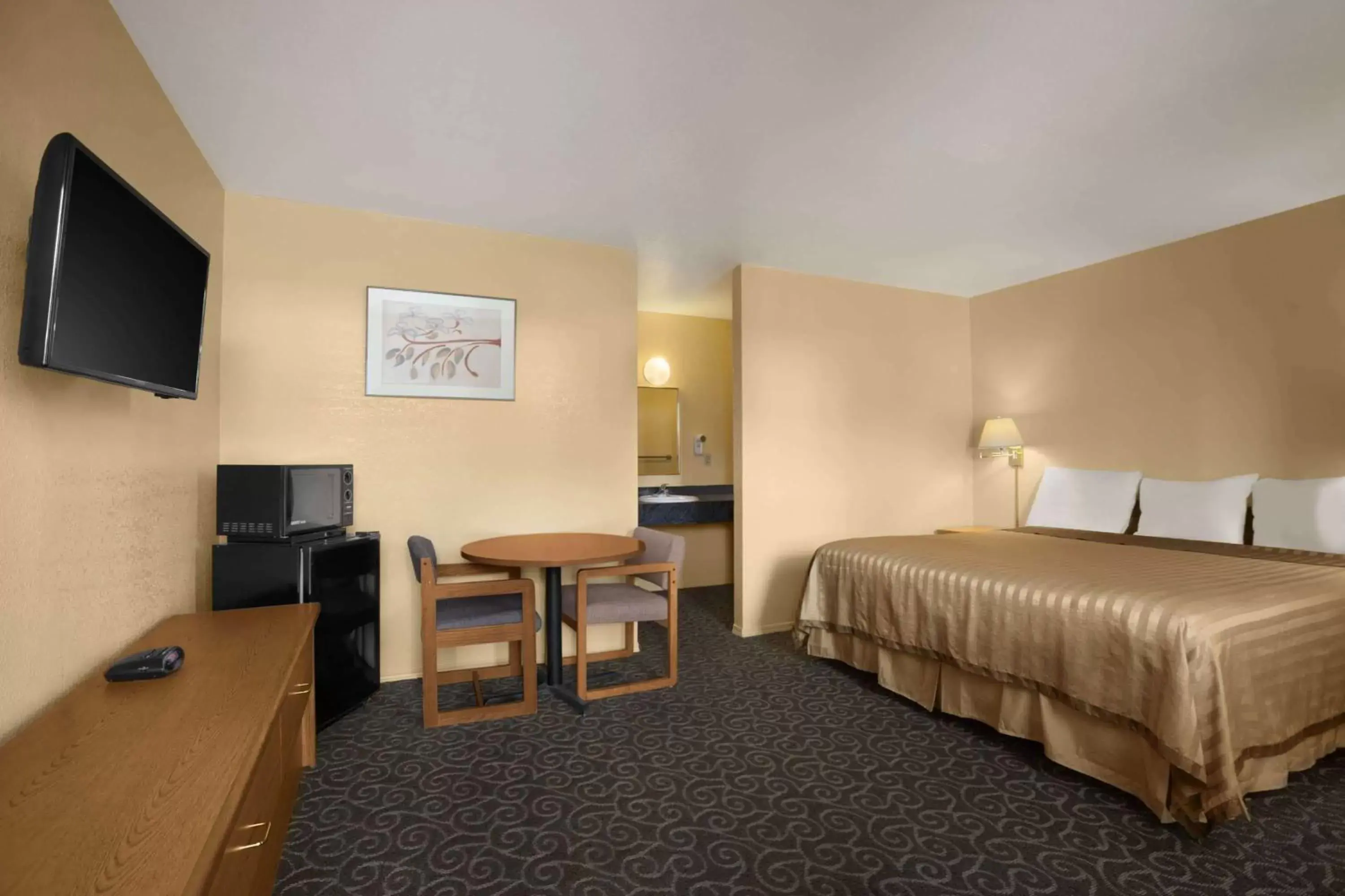 Photo of the whole room in Travelodge by Wyndham Wenatchee