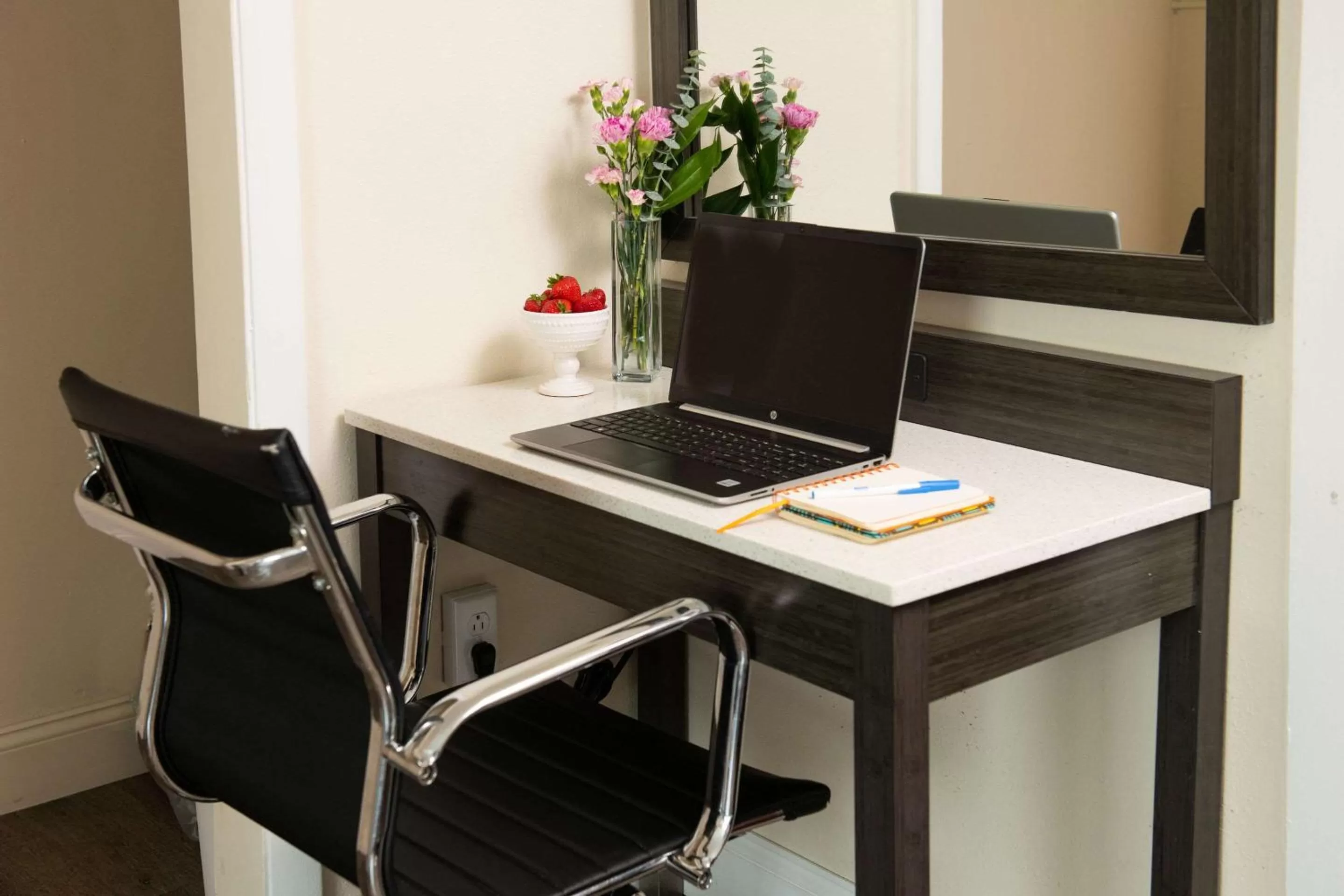 Bedroom in Rodeway Inn Middletown - Newport