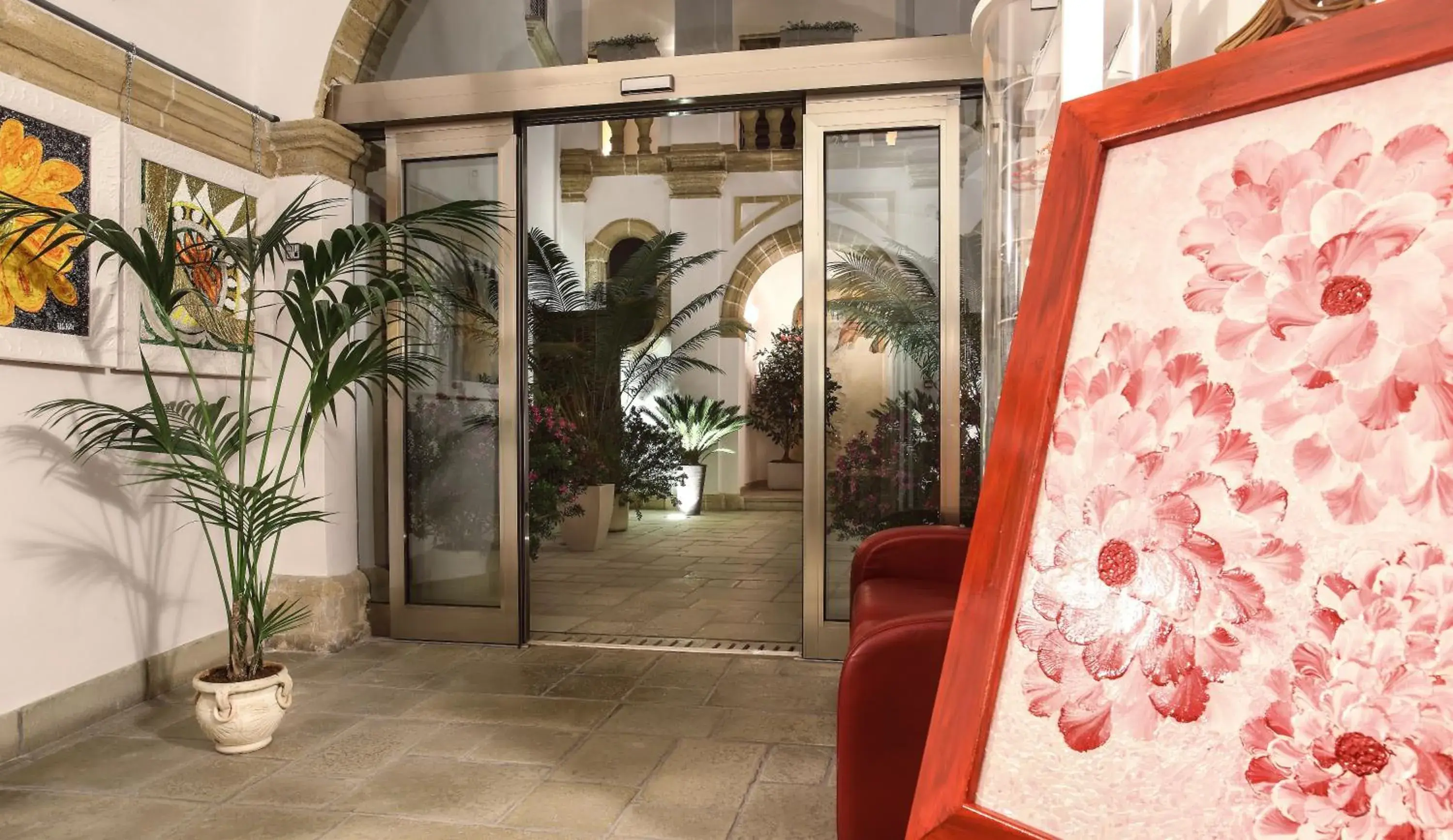 Facade/entrance in Al Pescatore Hotel & Restaurant Facade/entrance in Al Pescatore Hotel & Restaurant