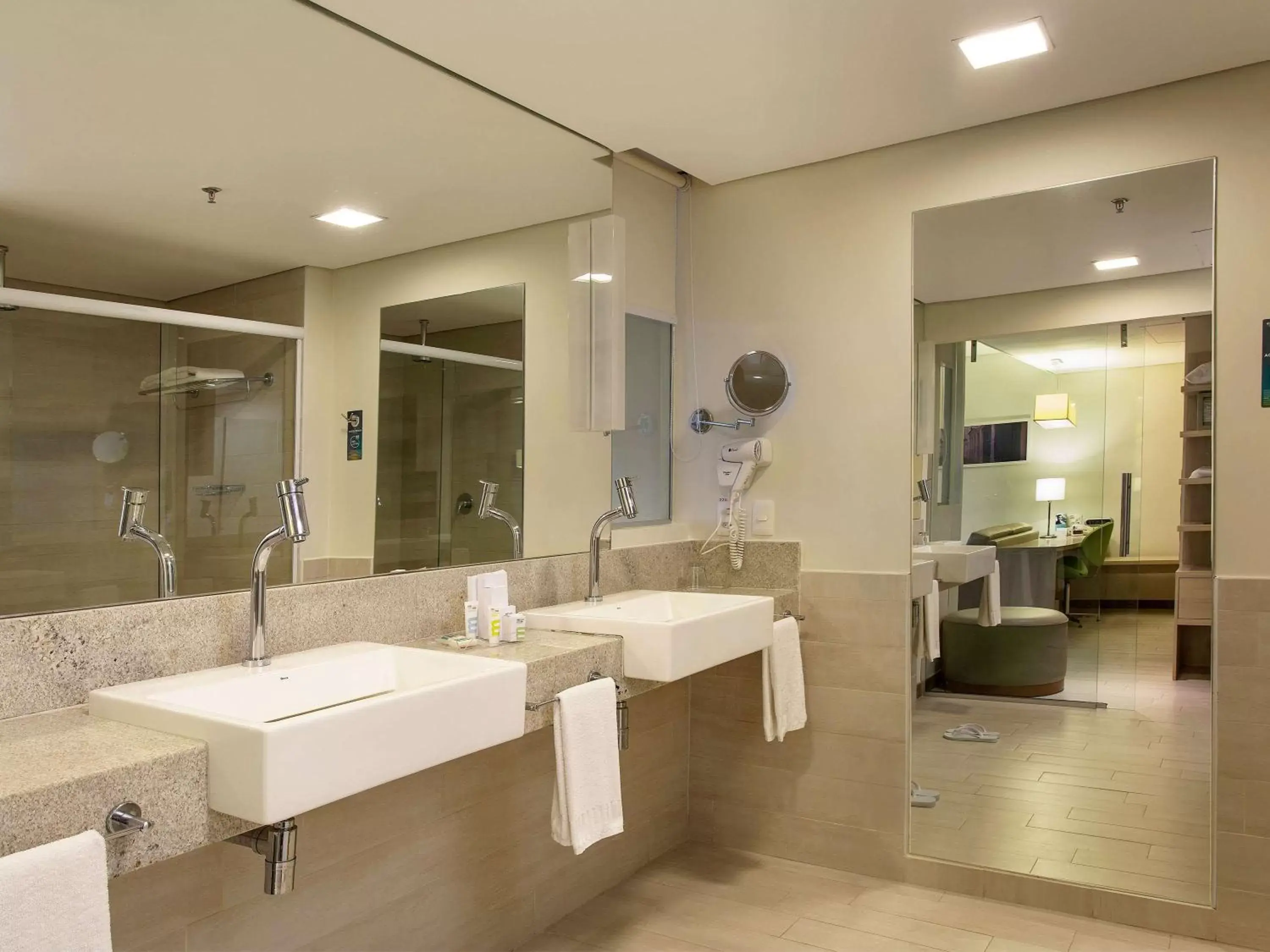 Photo of the whole room, Bathroom in Mercure Salvador Rio Vermelho