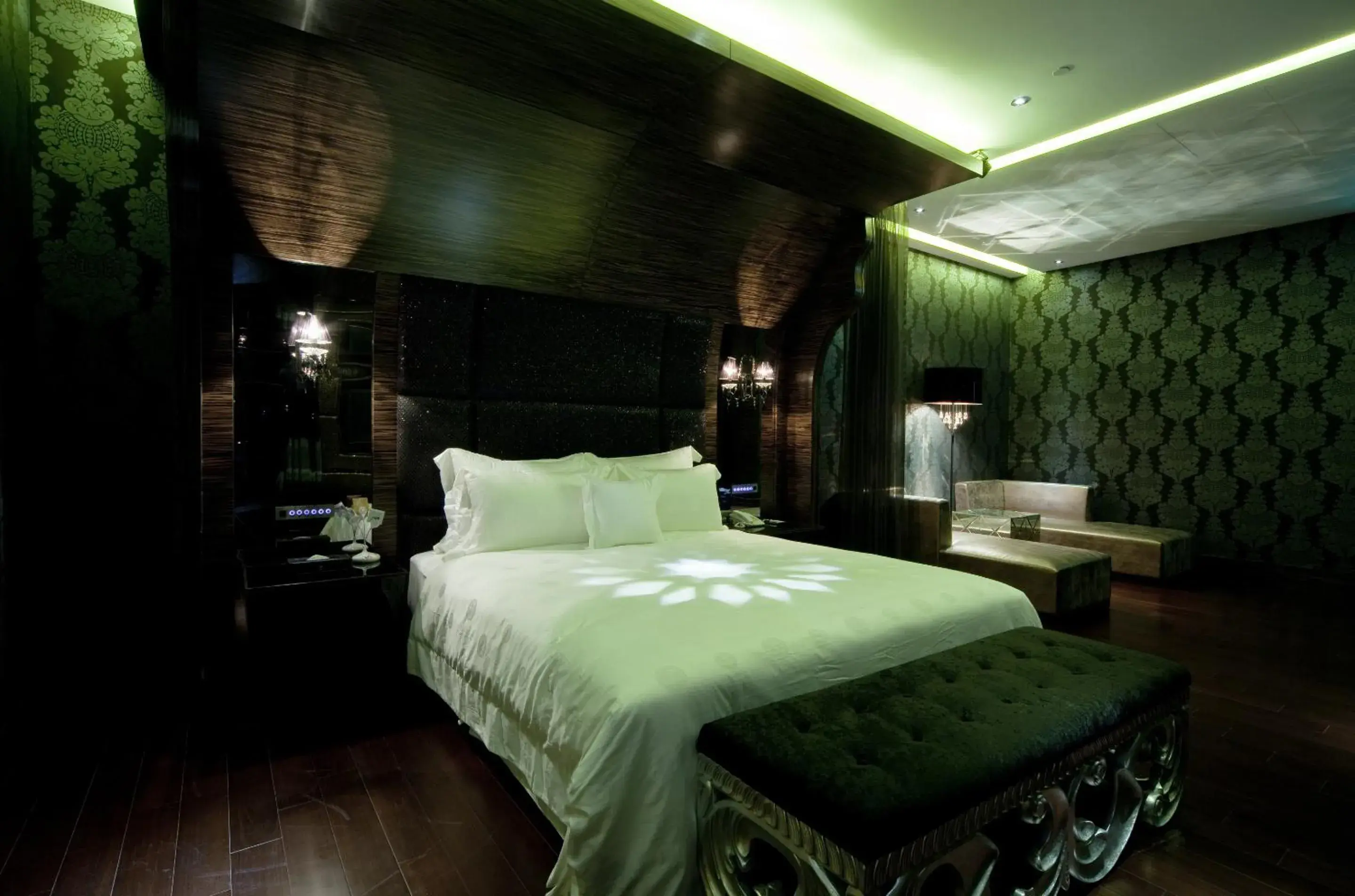 Photo of the whole room, Bed in Wego Boutique Hotel-Dazhi