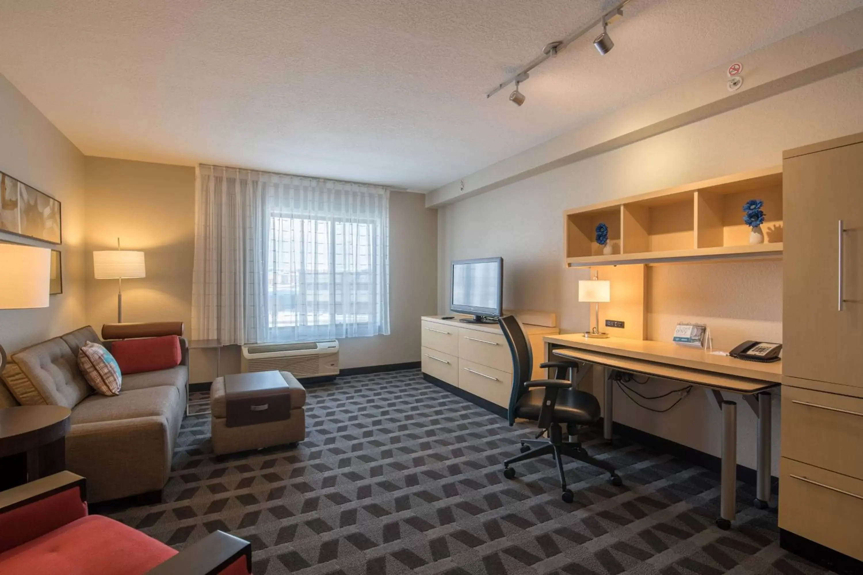 Living room, TV/Entertainment Center in TownePlace Suites by Marriott Provo Orem