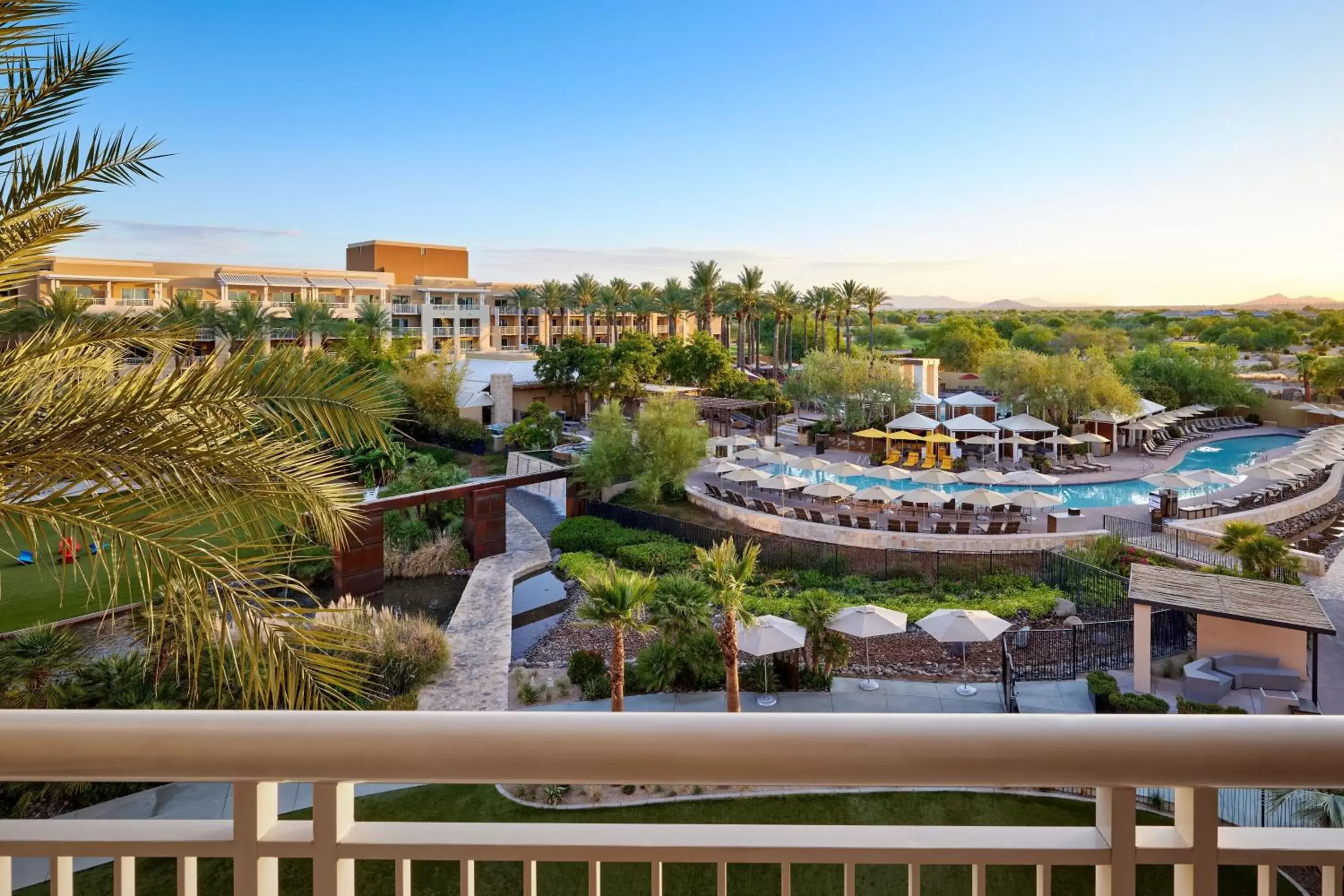 Swimming pool in JW Marriott Phoenix Desert Ridge Resort & Spa