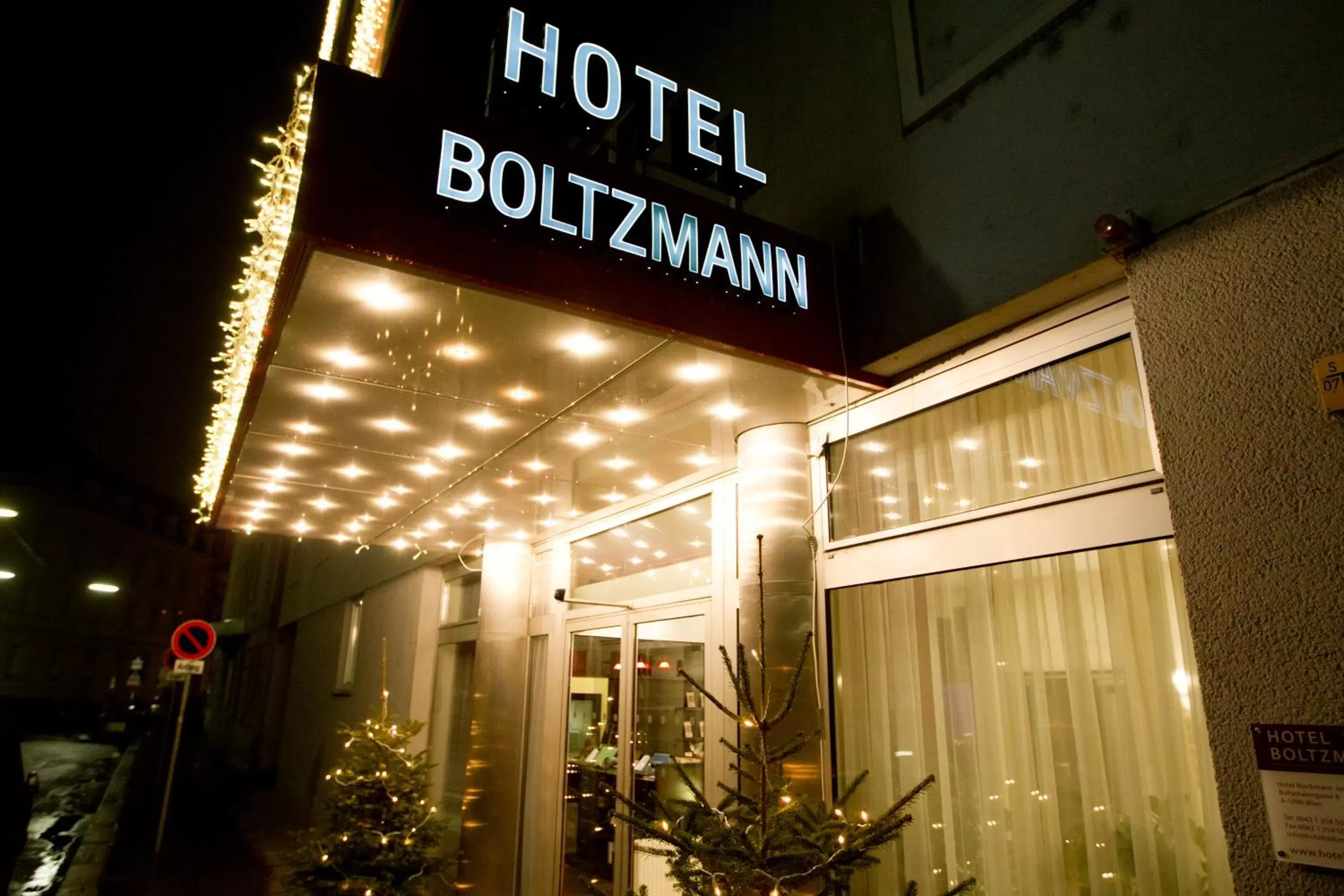 Facade/entrance in Hotel Boltzmann