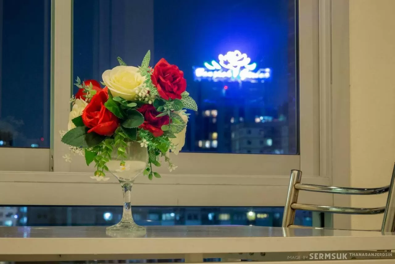 Night in Right Place Sathorn