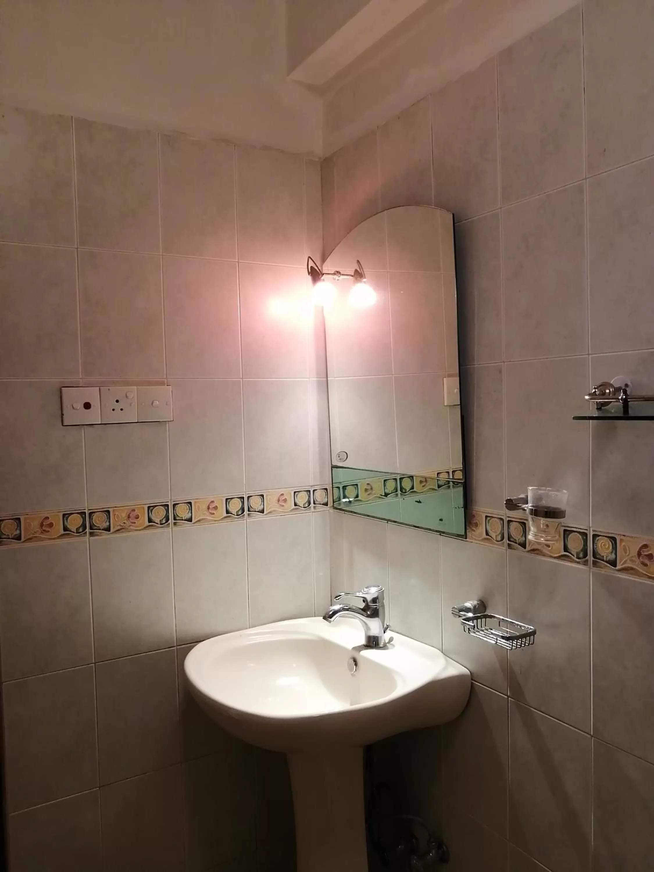 Bathroom in Kandy Unique Hotel