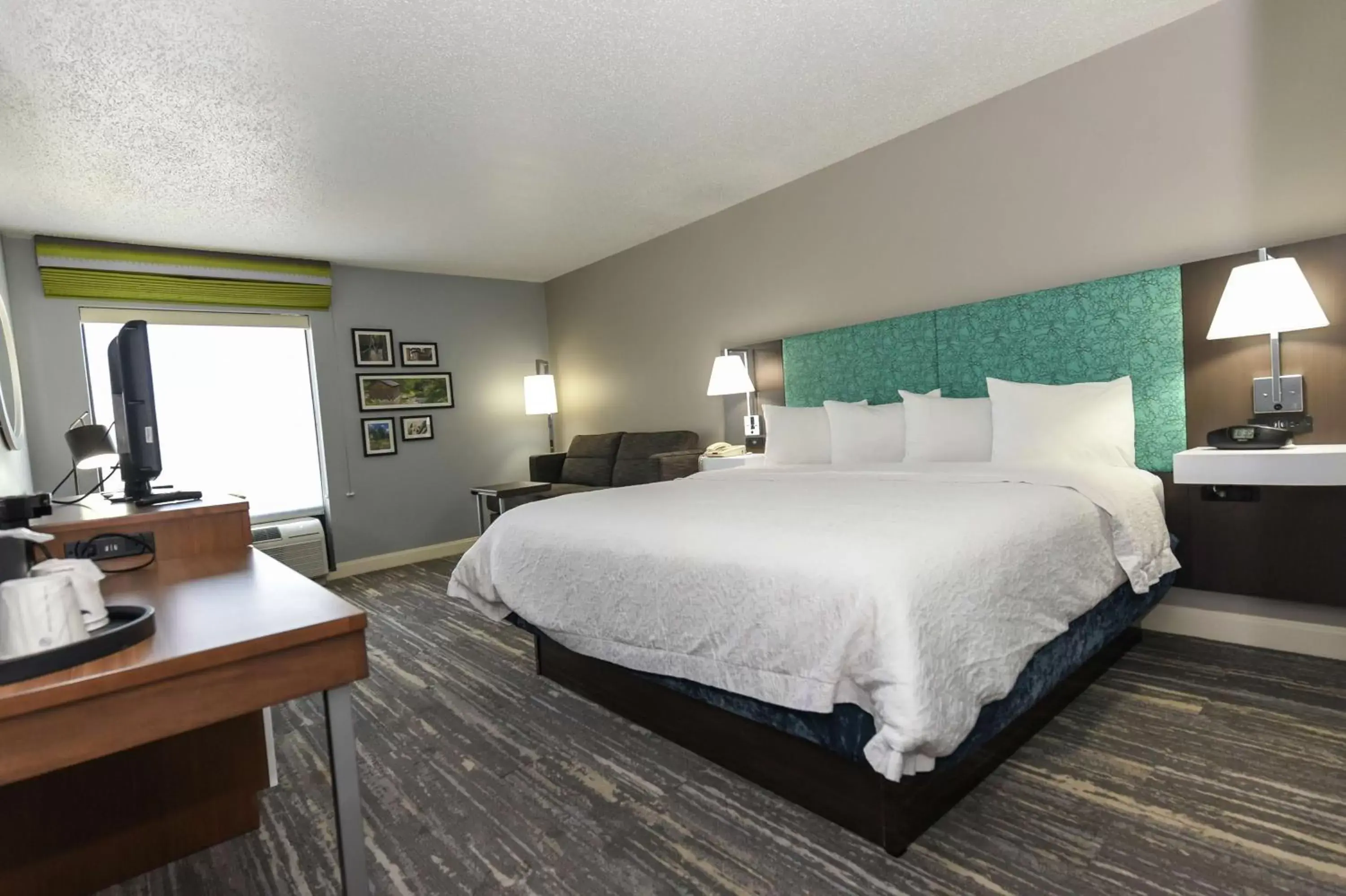 Bedroom, Bed in Hampton Inn Youngstown-North