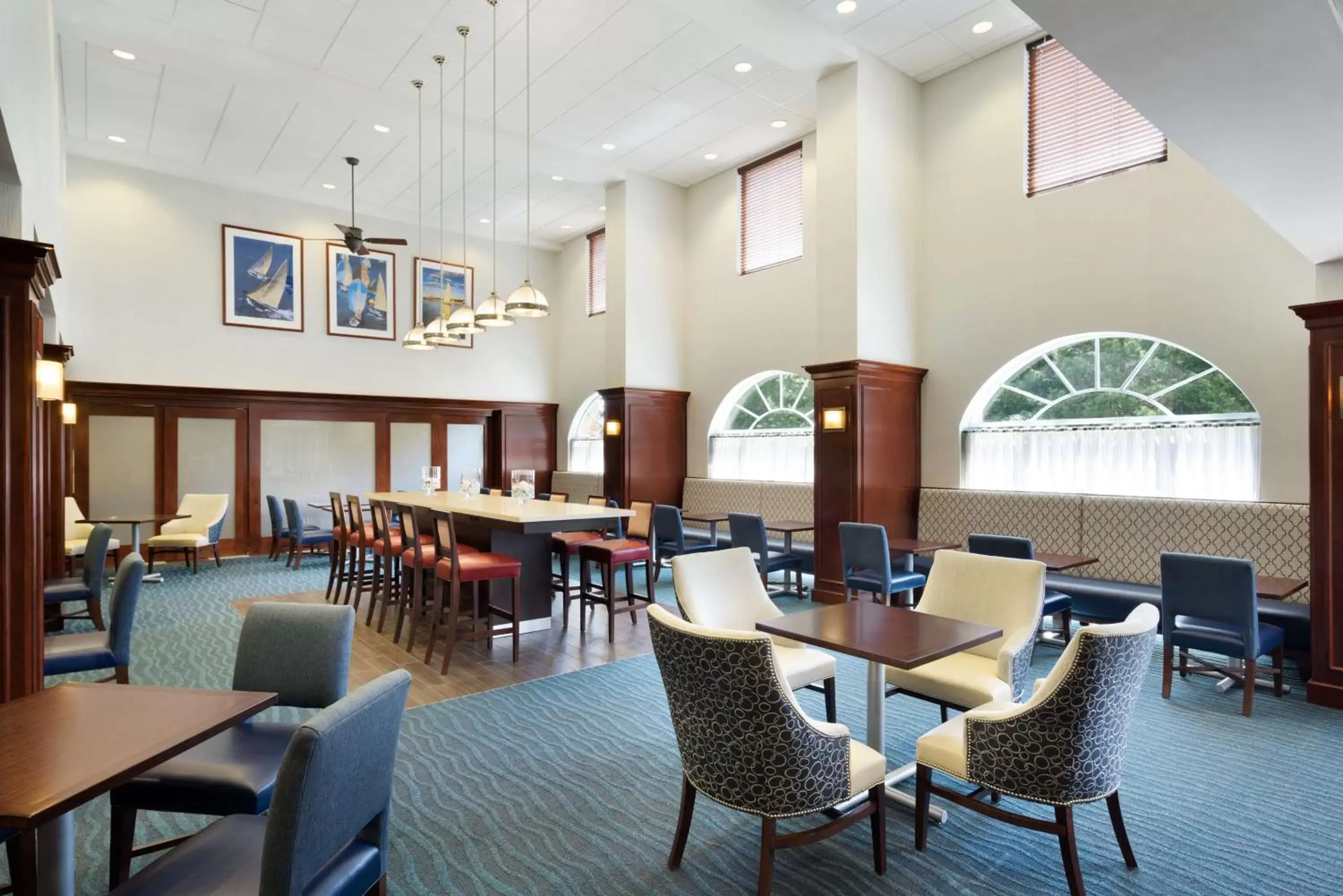 Lobby or reception, Restaurant/Places to Eat in Hampton Inn By Hilton And Suites Middletown, Ri