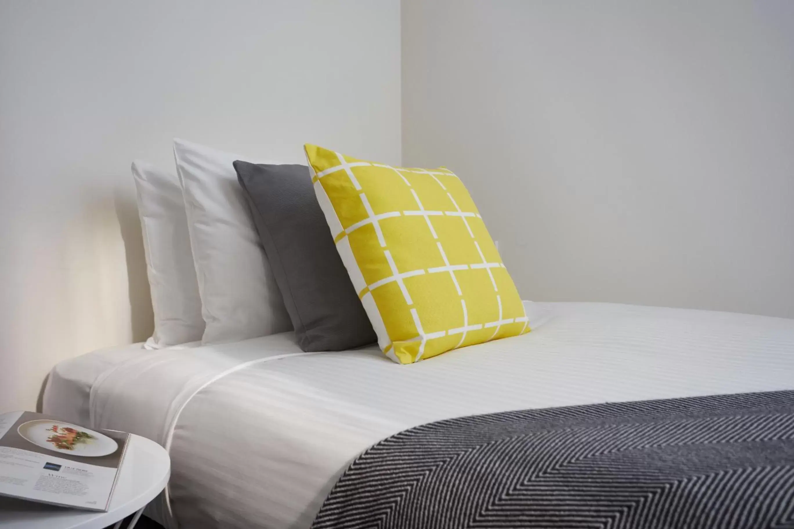 Bed, Seating Area in Cosmopolitan Hotel Melbourne