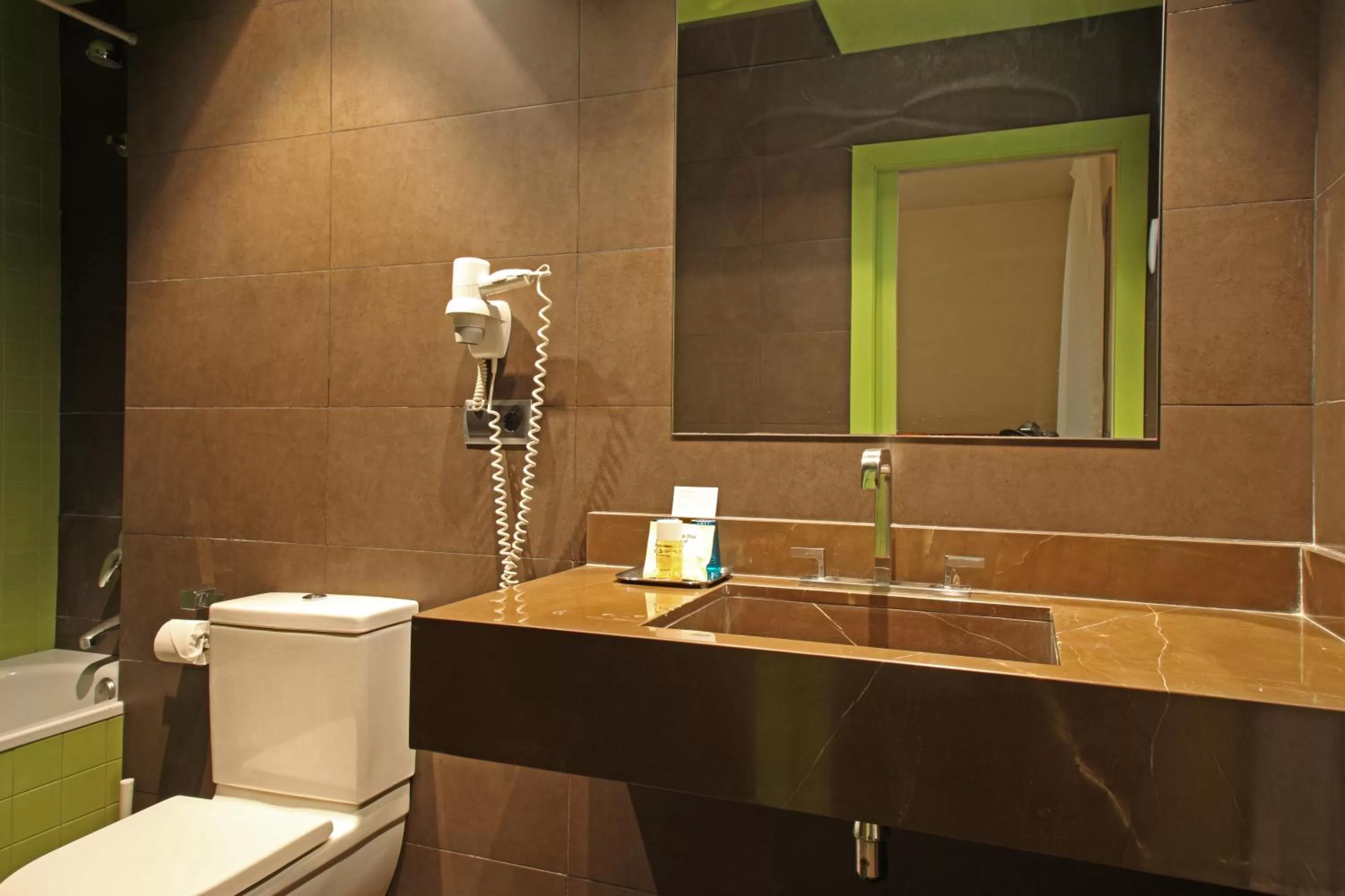 Bathroom in Chic & Basic Zoo