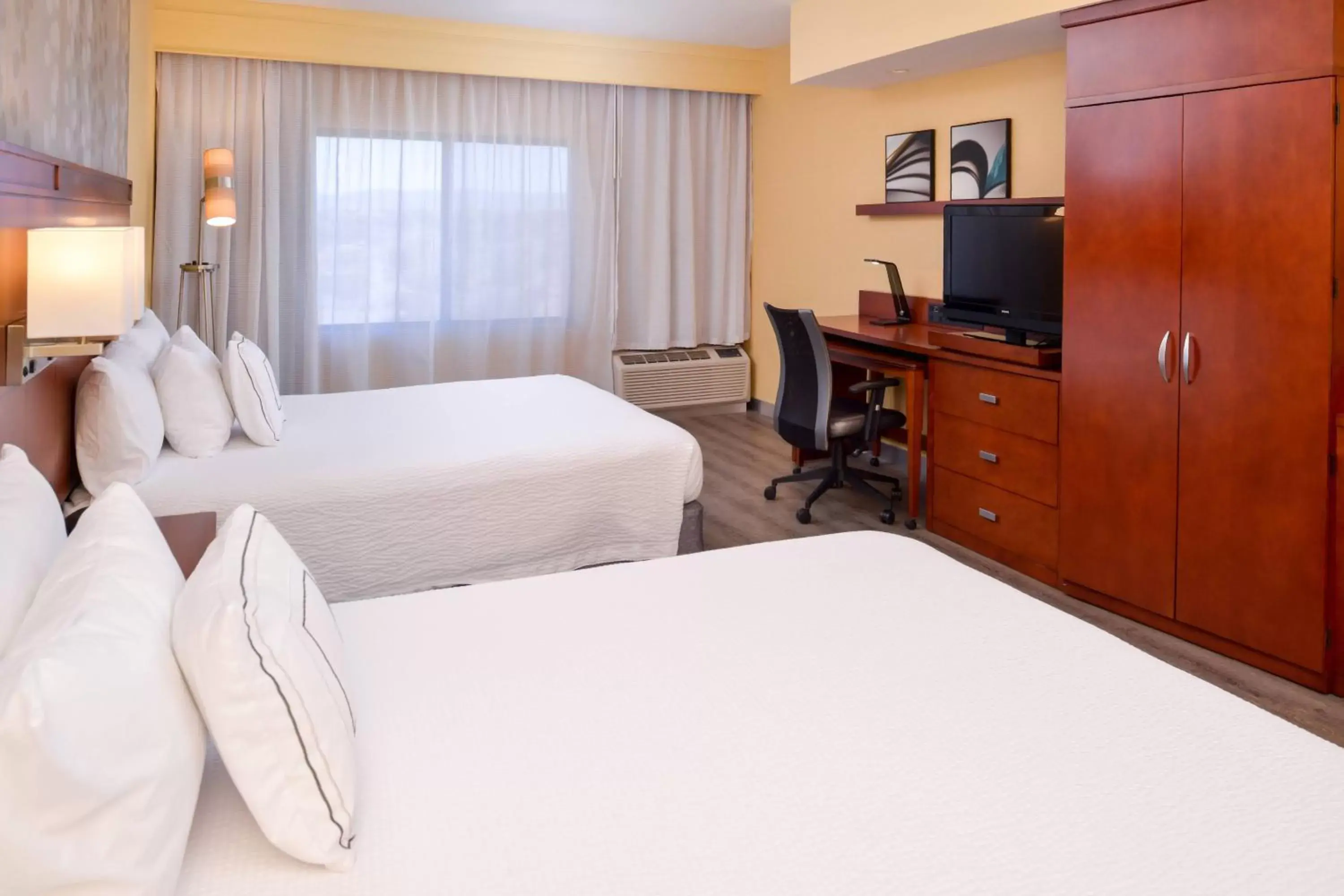 Photo of the whole room, Bed in Courtyard by Marriott Victorville Hesperia