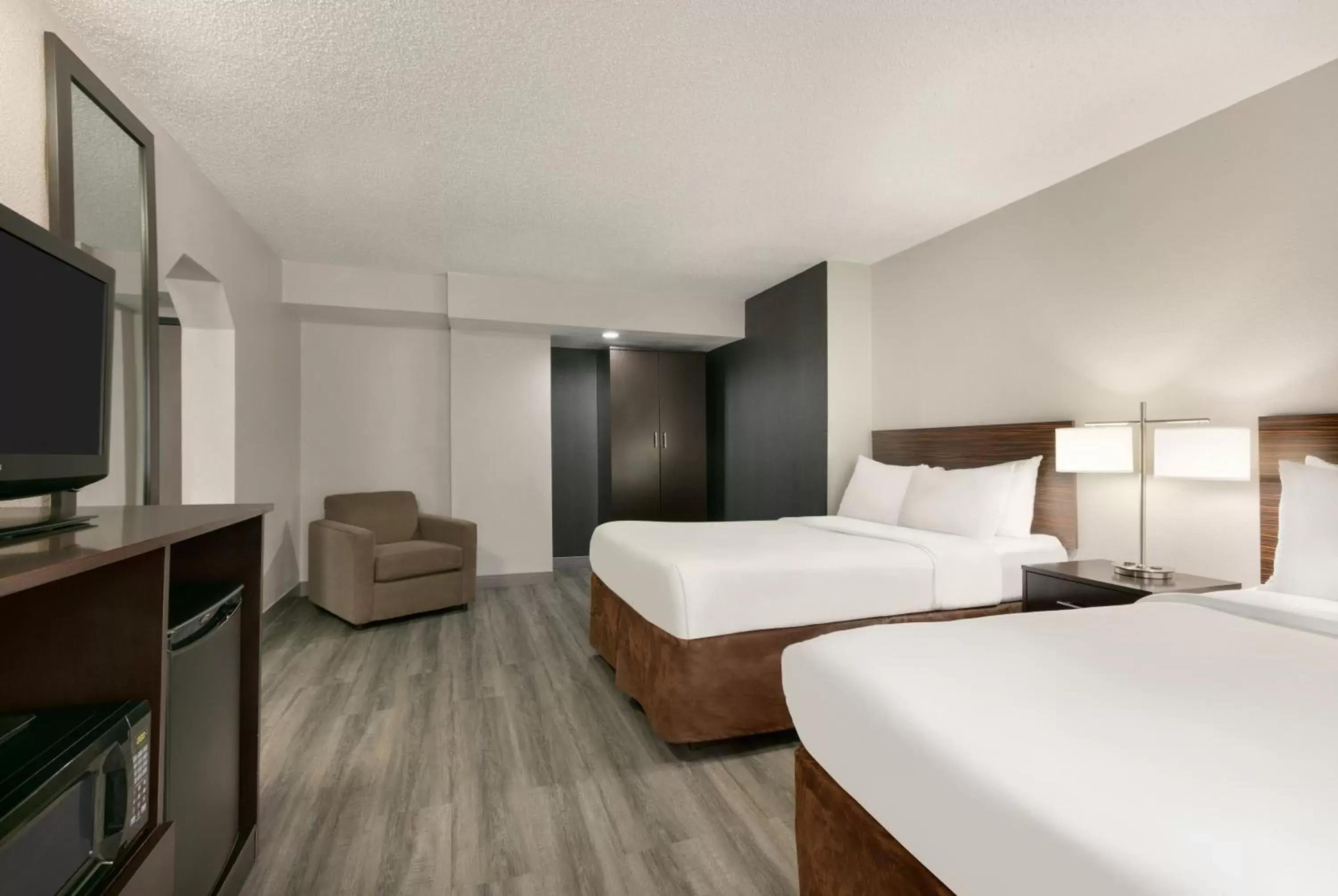 Bedroom, Bed in Country Inn & Suites by Radisson, Roanoke Rapids, NC
