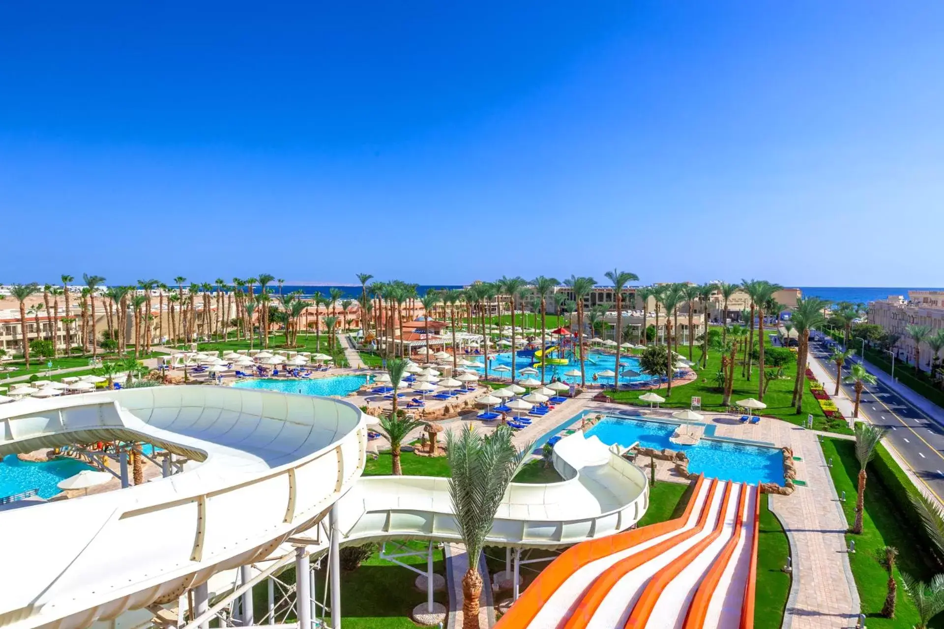 Swimming pool, Pool View in Beach Albatros Resort - Hurghada