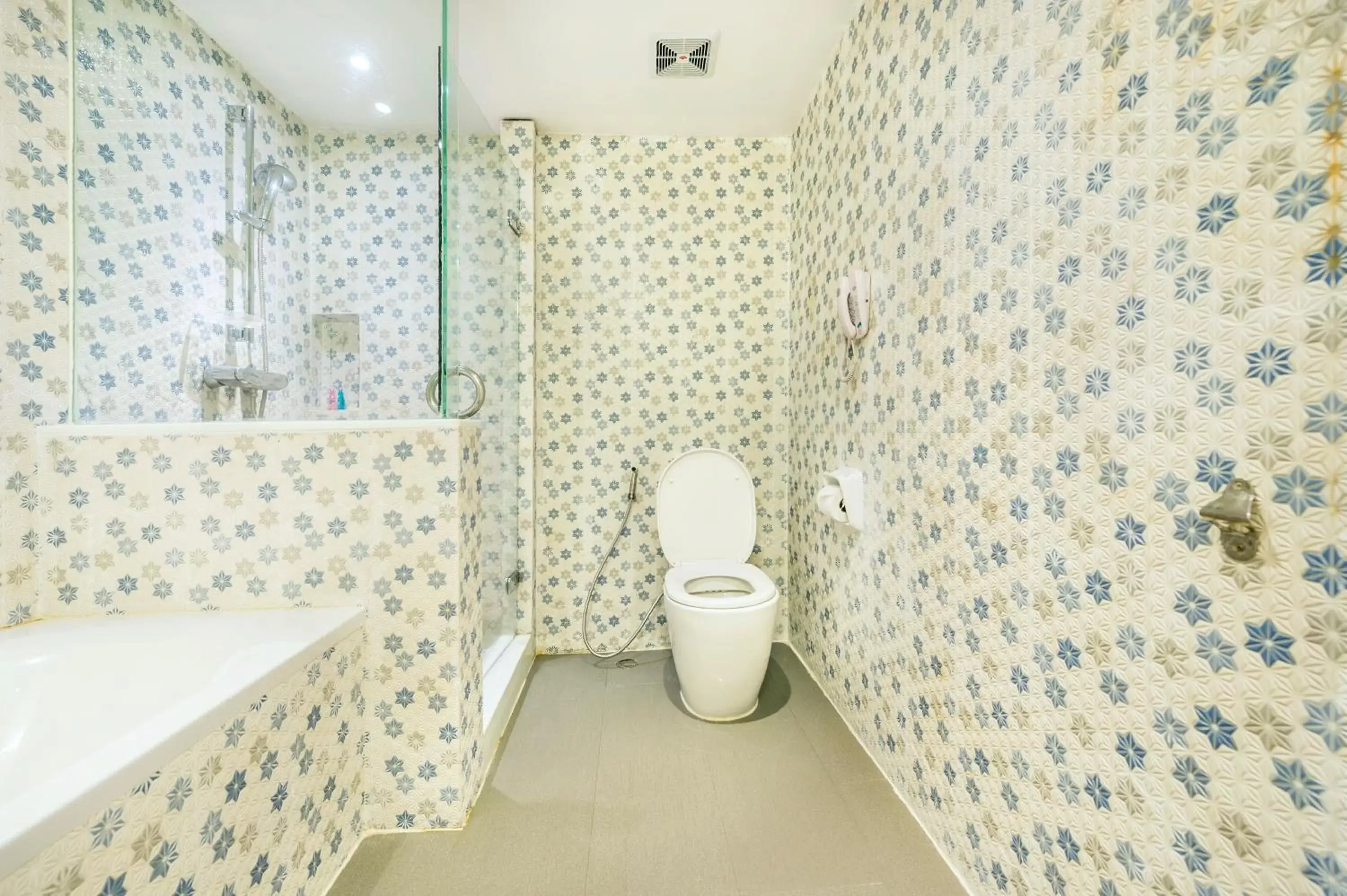 Bathroom in Jomtien Palm Beach Hotel and Resort - SHA Extra Plus