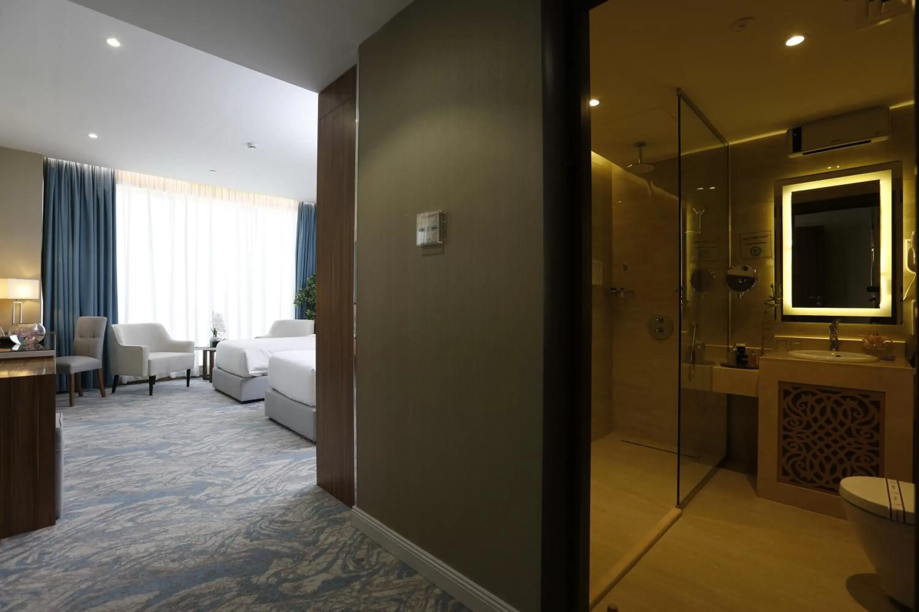 Photo of the whole room, Bed in Cantonal Hotel by Warwick Photo of the whole room, Bed in Cantonal Hotel by Warwick