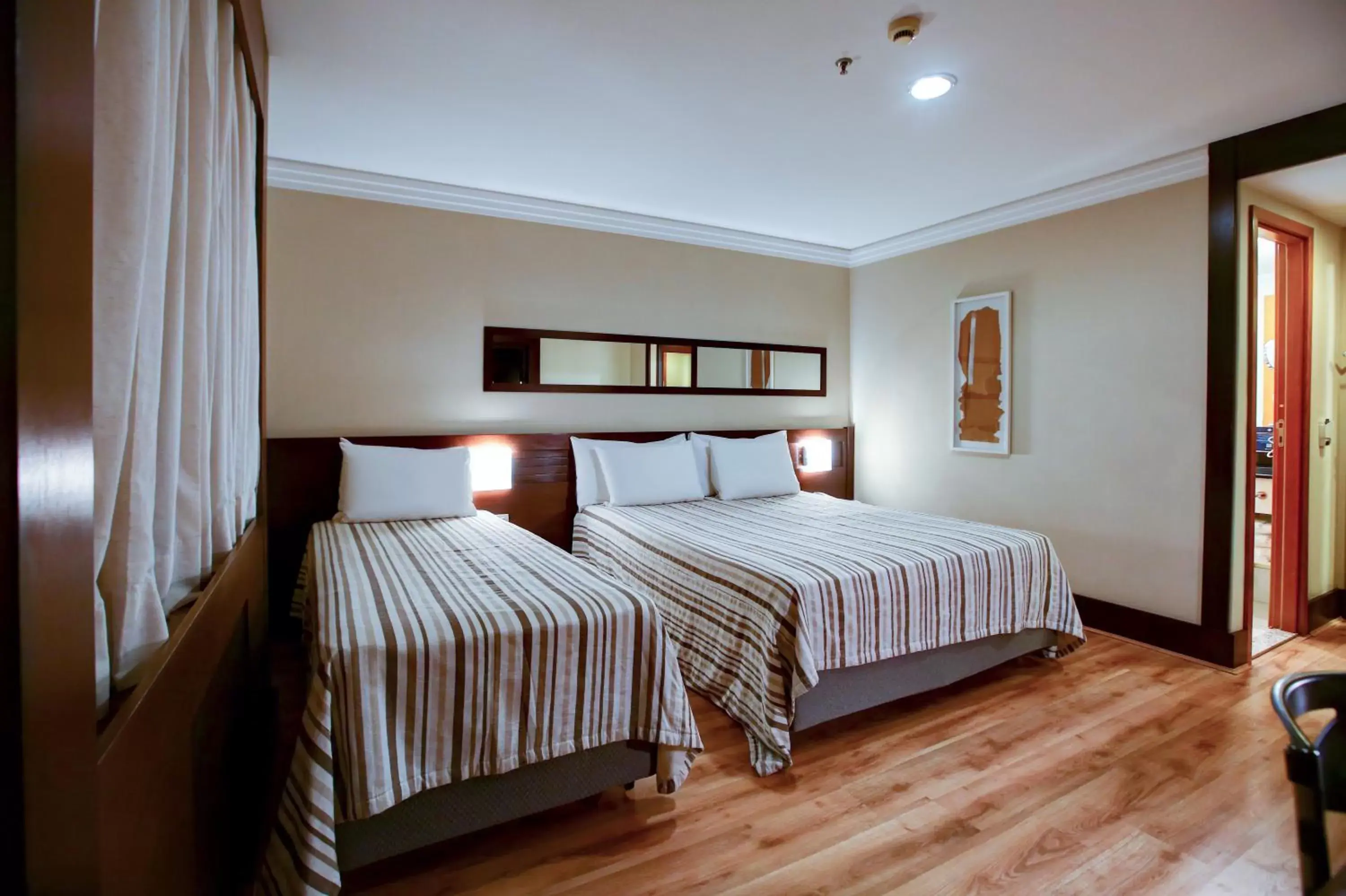 Photo of the whole room, Bed in Transamerica Executive Congonhas