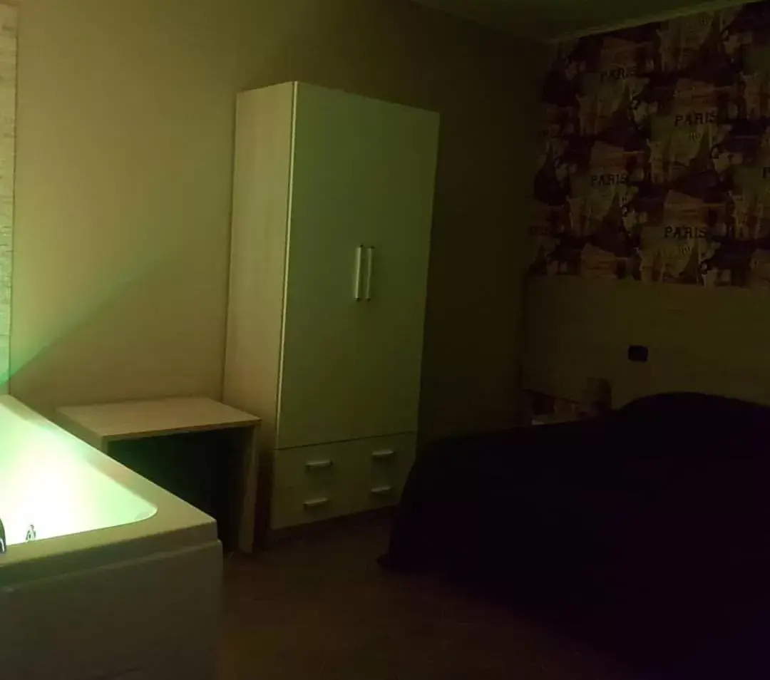 Bed in Motel Kratos