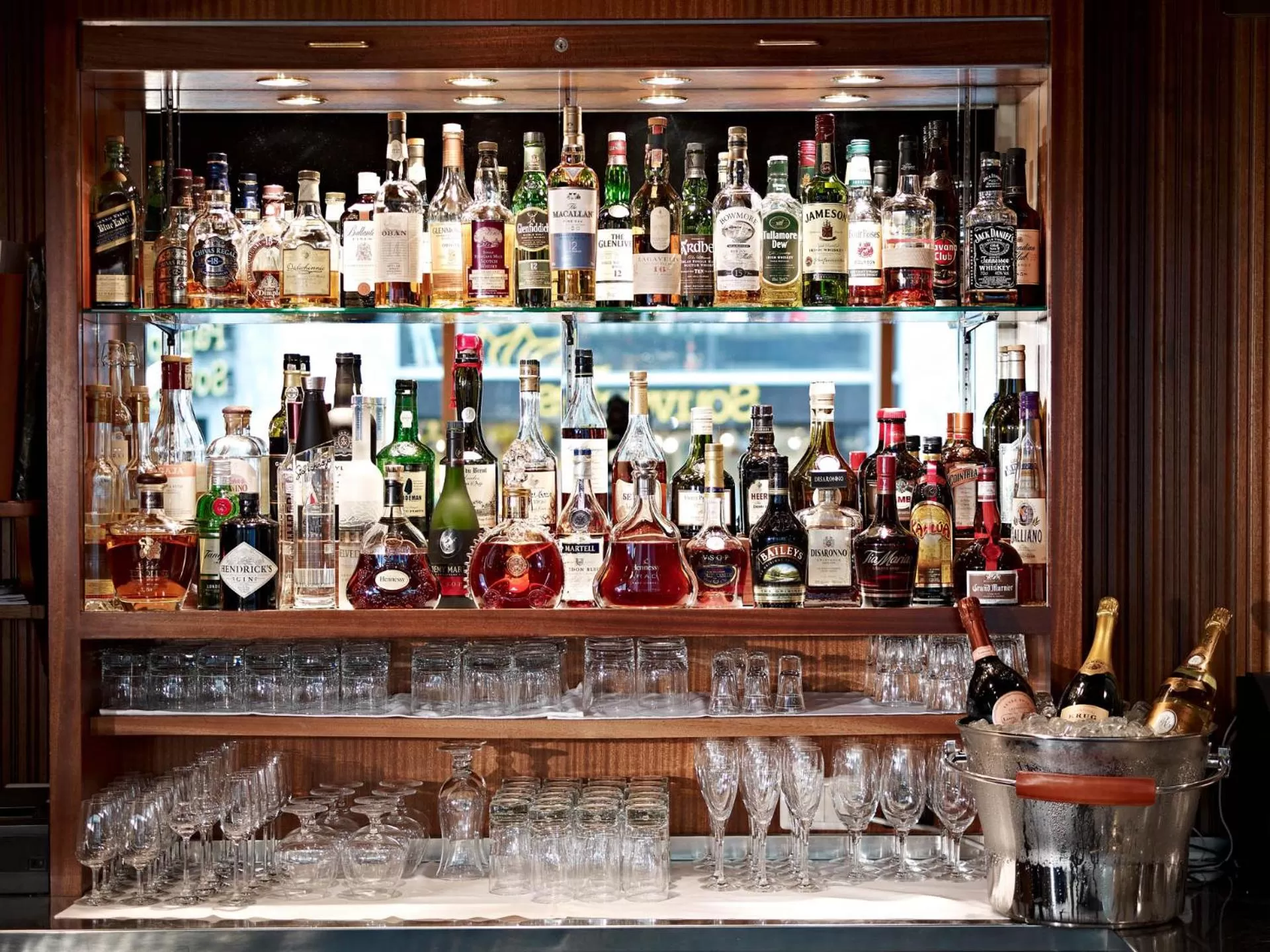 Lounge or bar in Crystal Hotel superior